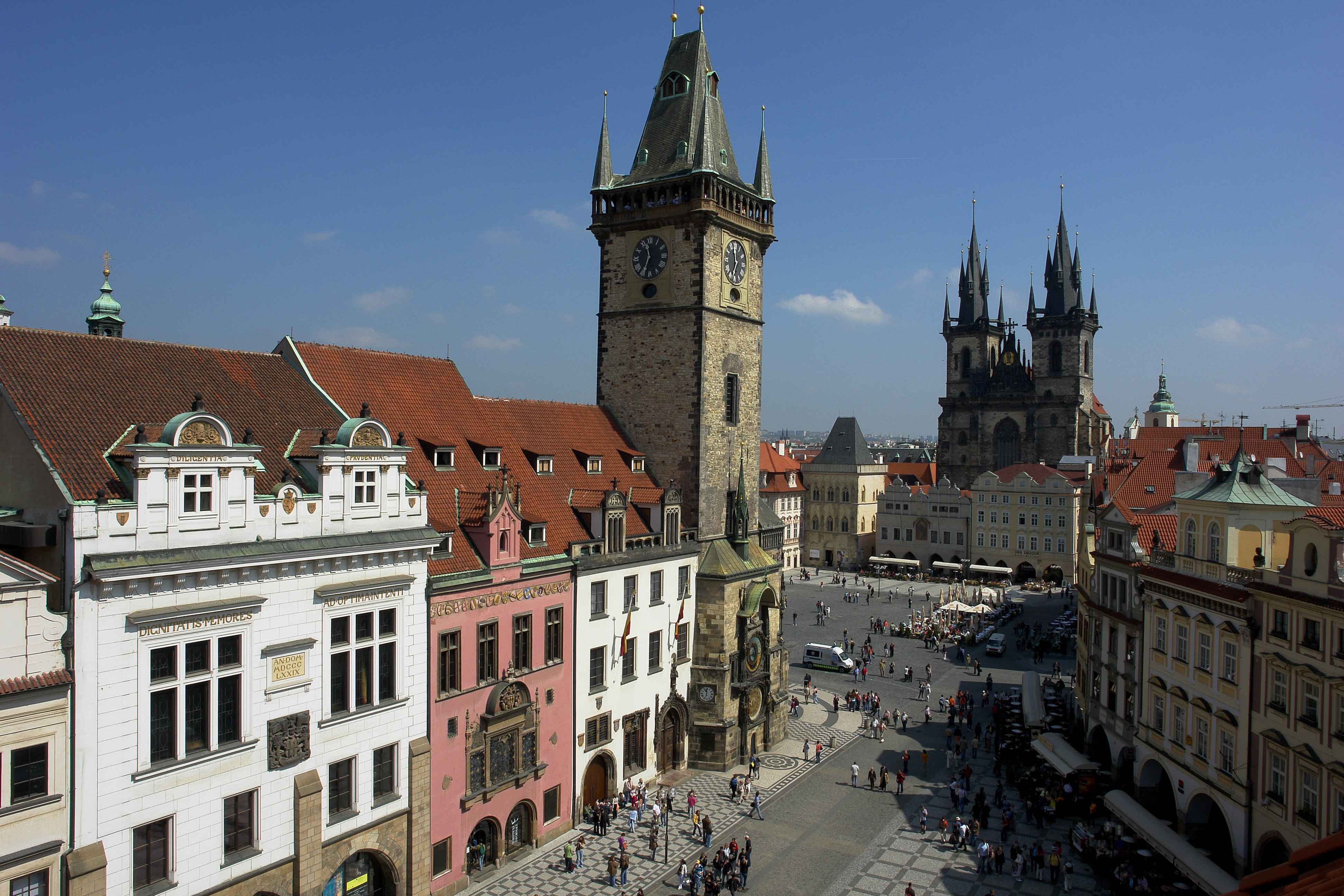 Old Town Square (Staroměstské náměstí) - Prague.eu