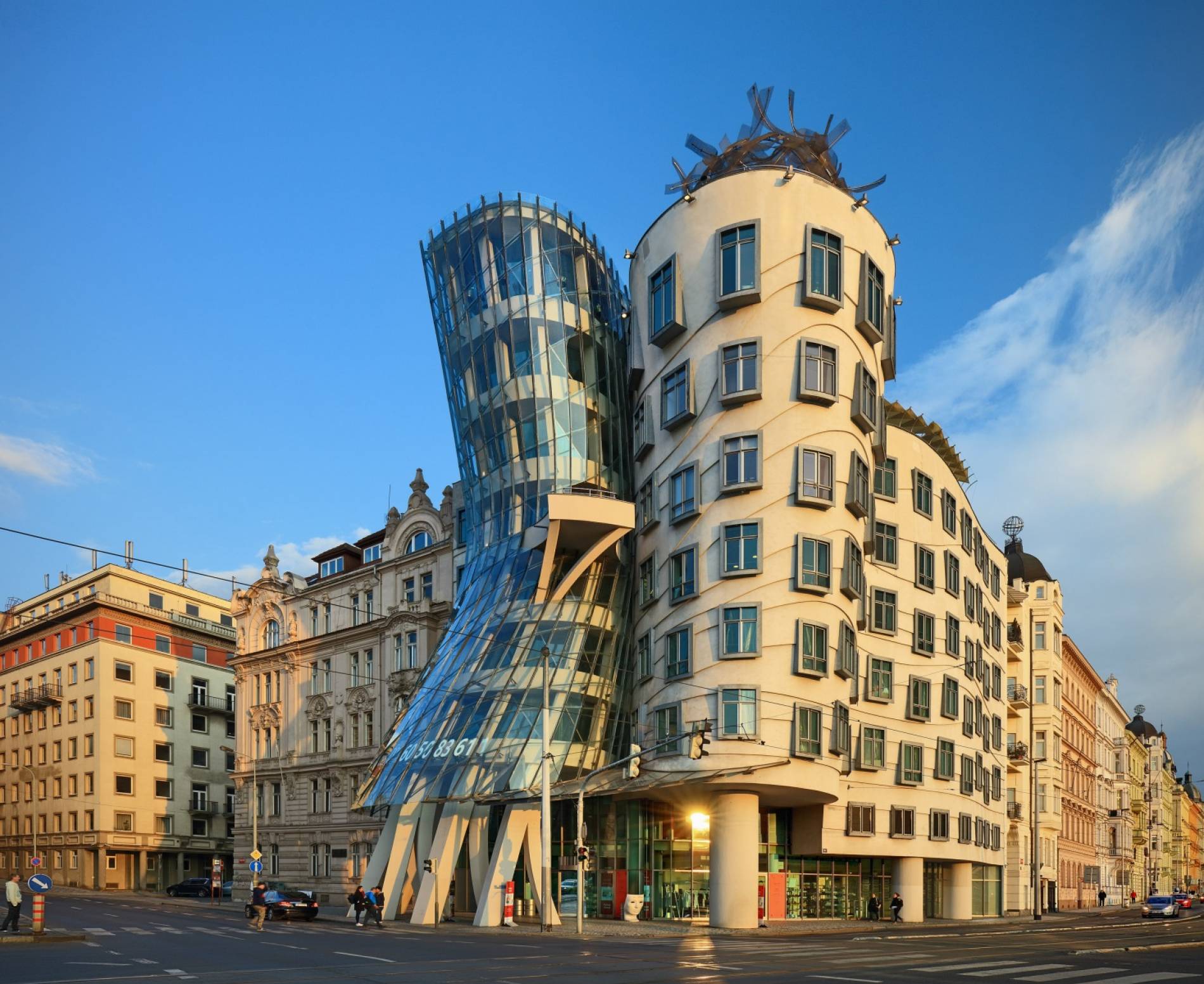 Welcome to official website of Dancing House hotel