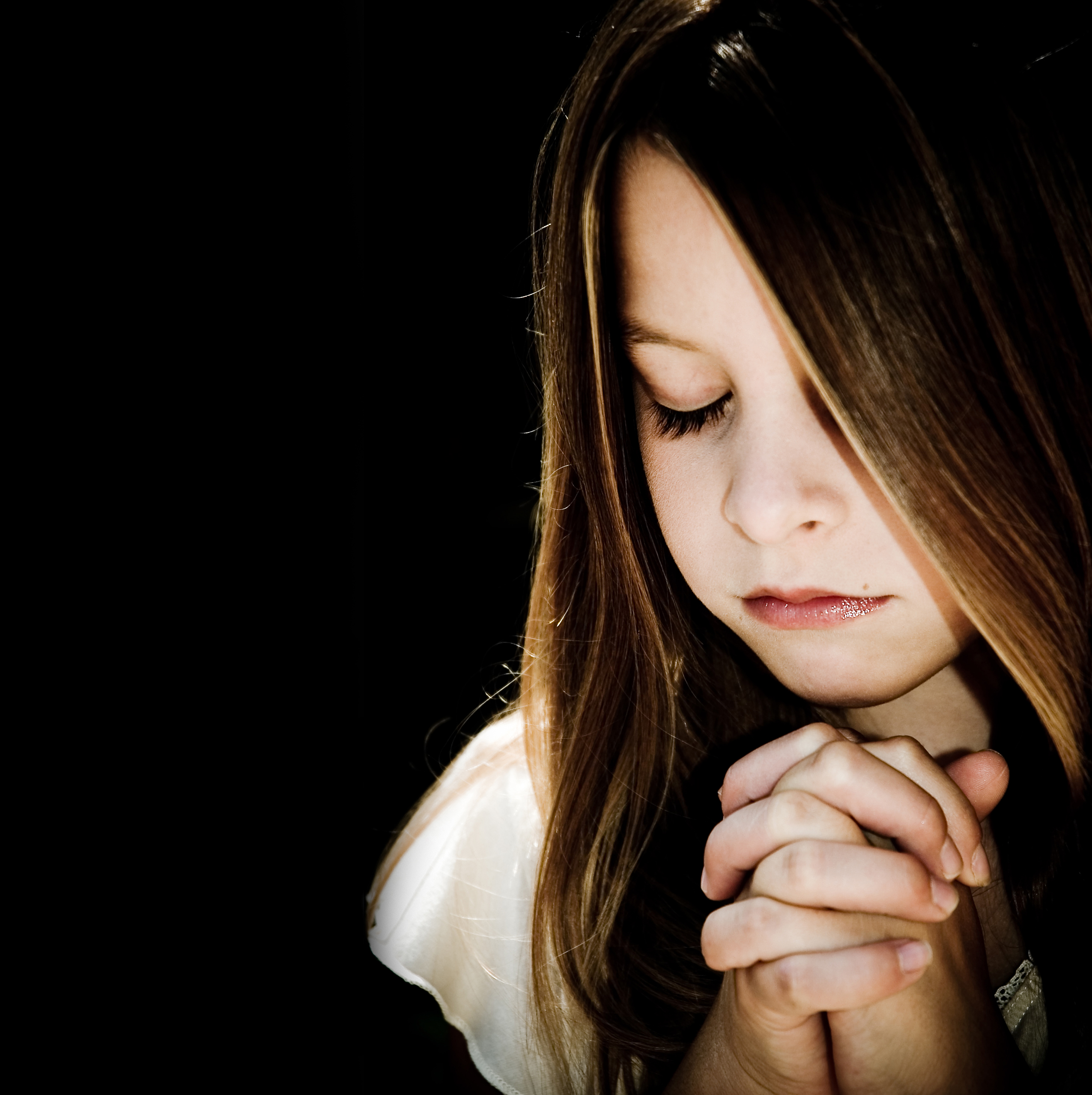 girl praying « Why Israel?