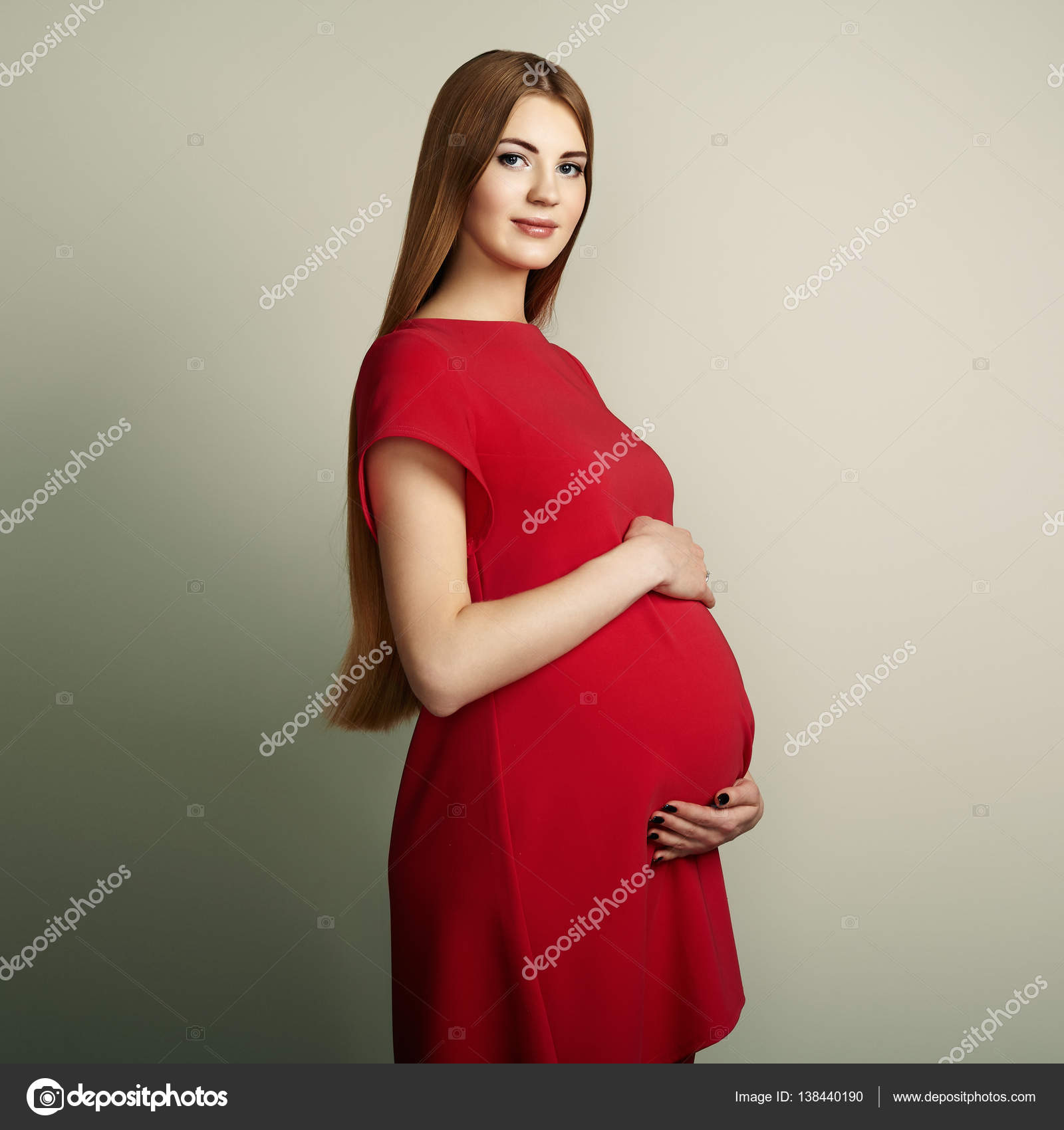 Portrait of the young pregnant woman — Stock Photo © heckmannoleg ...