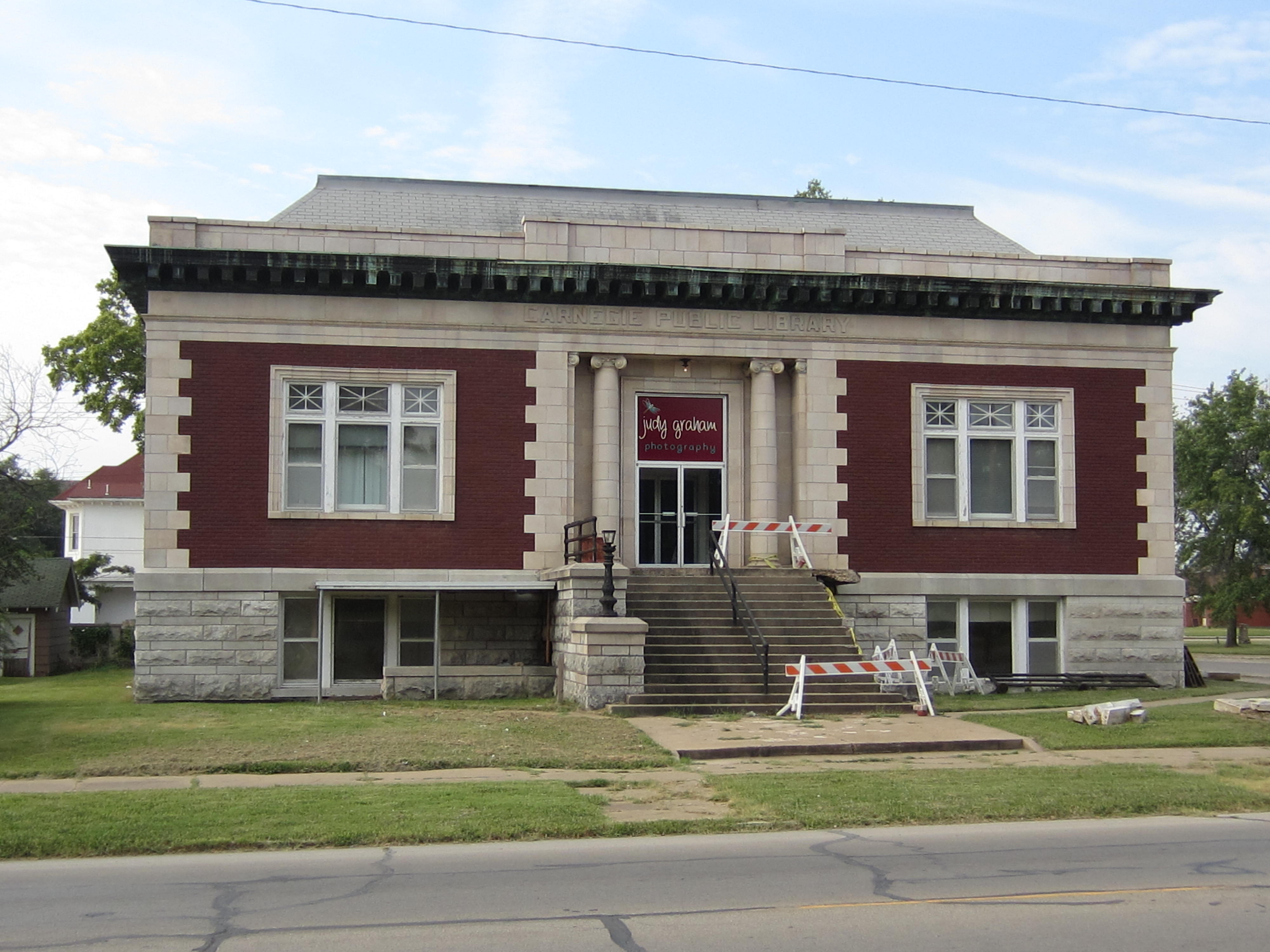 File:Coffeyville, KS public library building funded by Andrew ...