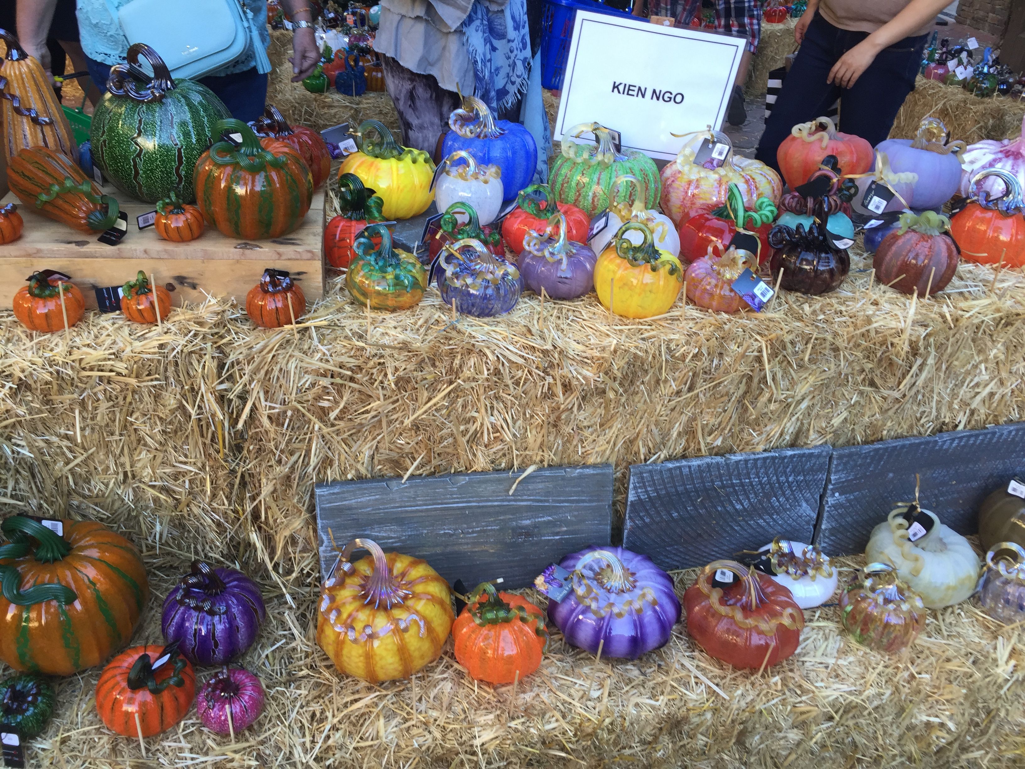 Glass pumpkins at the Santana Row Glass pumpkin patch, 2017 ...
