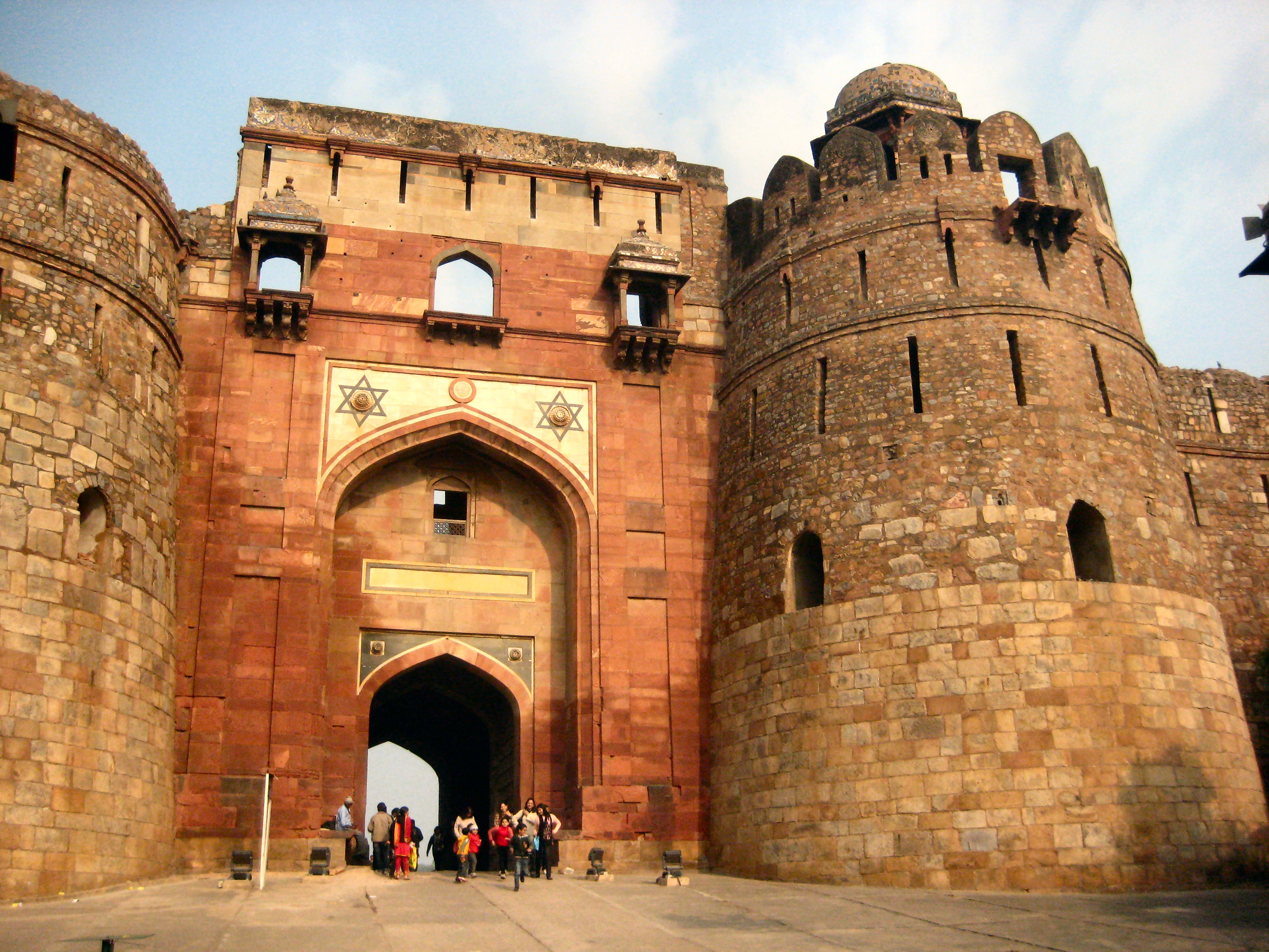 File:Purana Qila, Delhi.jpg - Wikimedia Commons