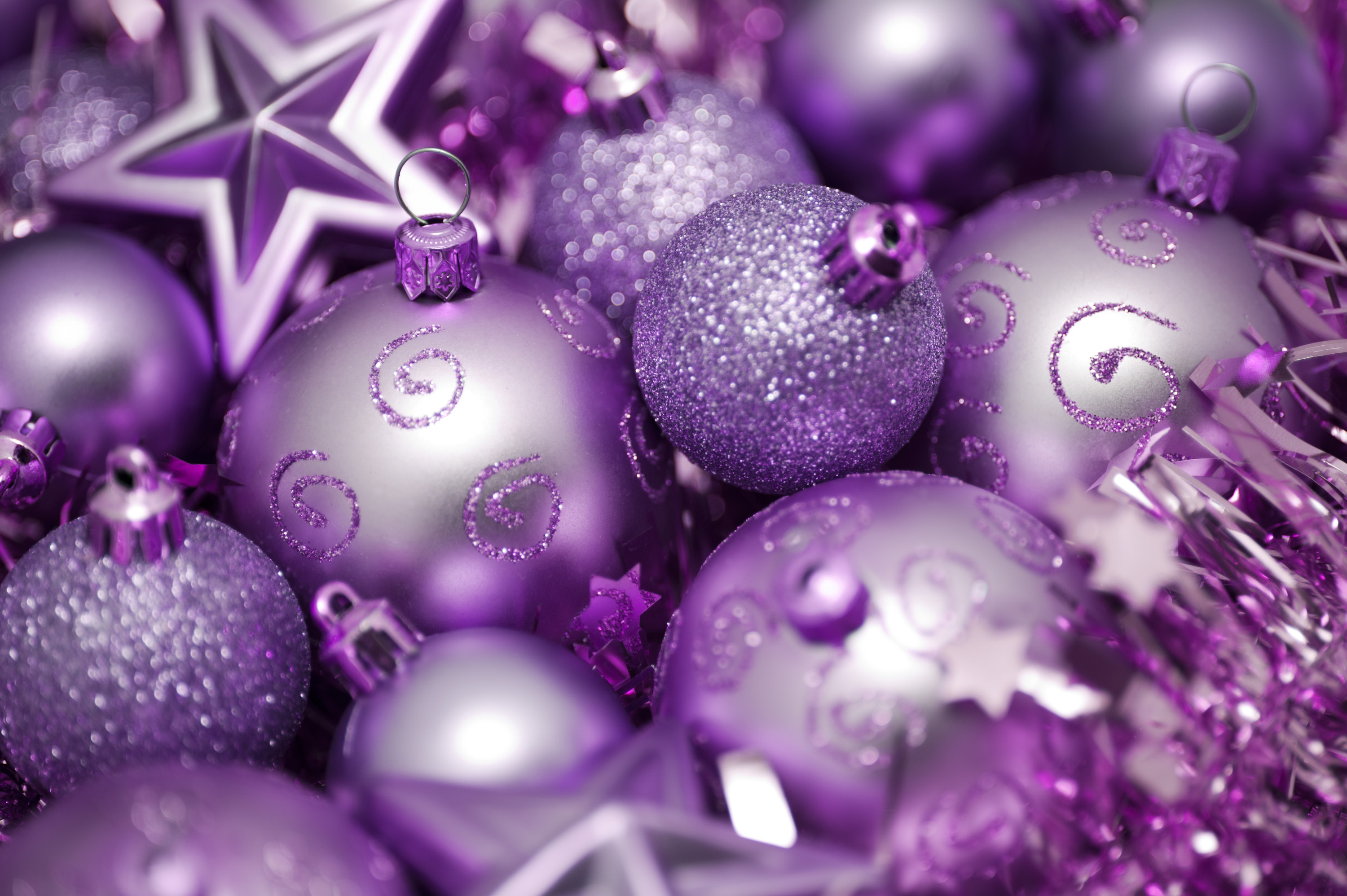 Photo of purple and pink christmas ornaments | Free christmas images