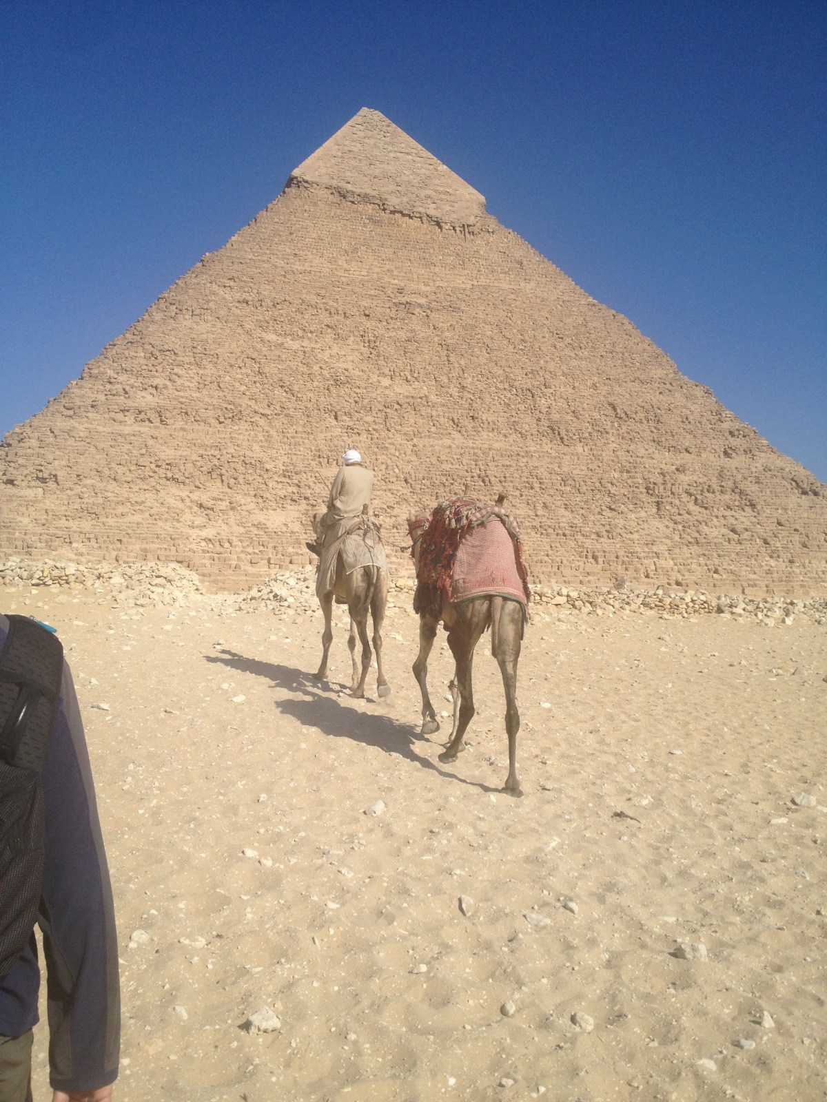 Egypt Tourism: Sandstorm at the Pyramids in Cairo – Bruised Banana