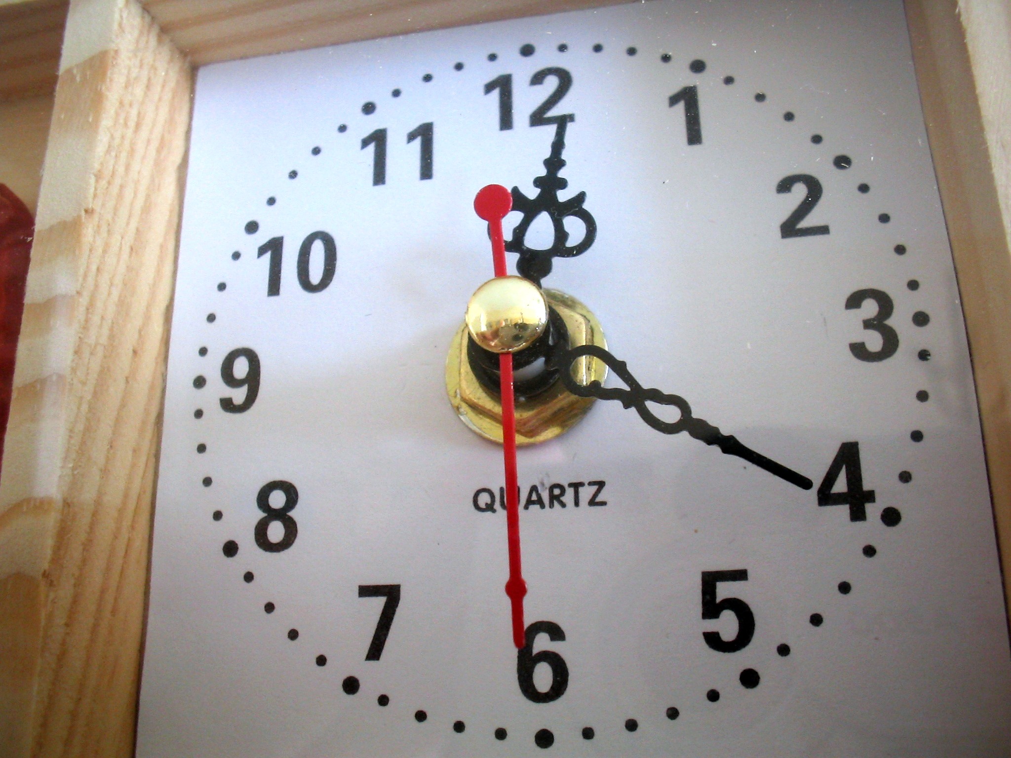 Quartz clock - Wikipedia