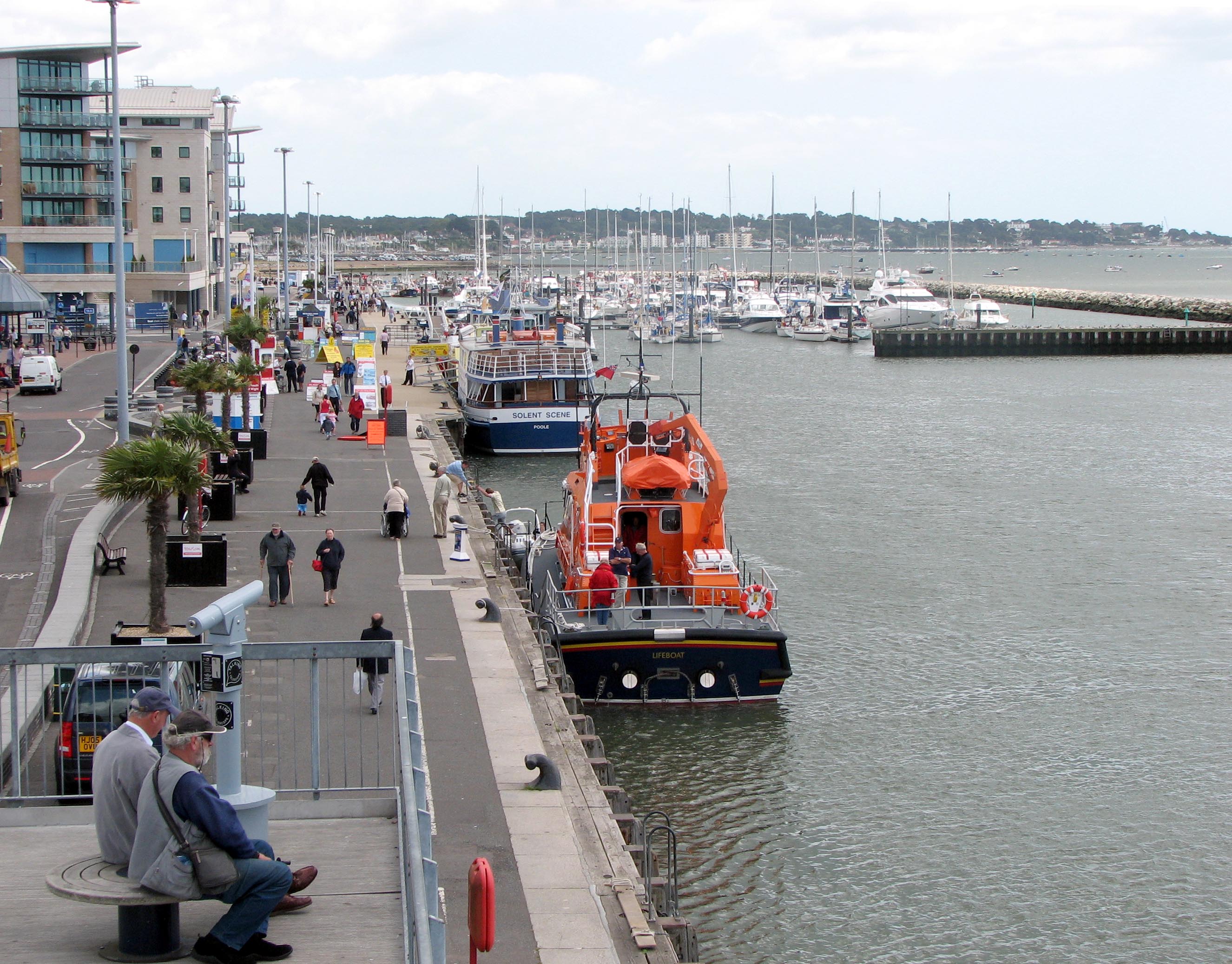 File:The.quay.at.poole.arp.jpg - Wikimedia Commons