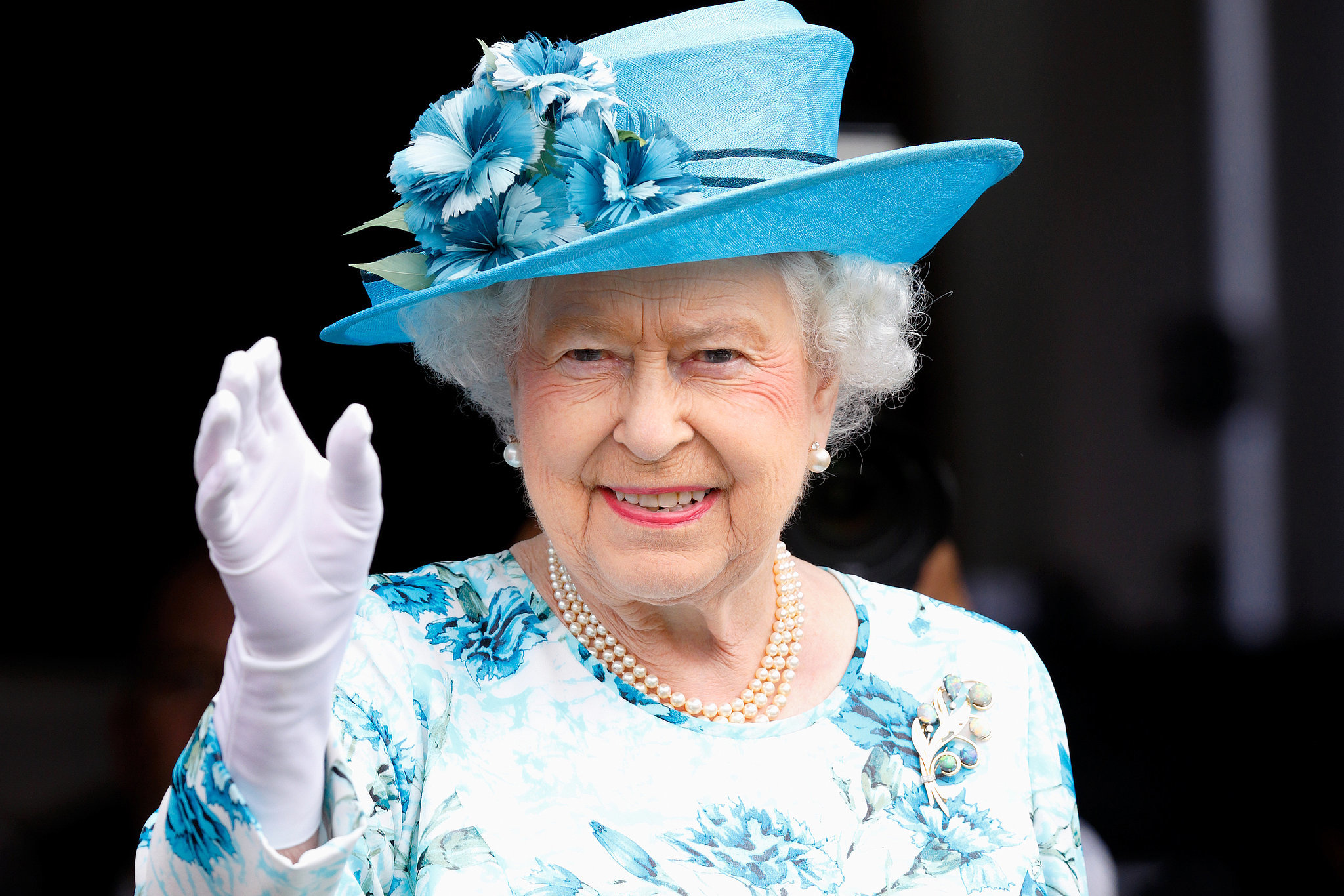 Queen Elizabeth II Aides summoned for emergency meeting – The Triangle