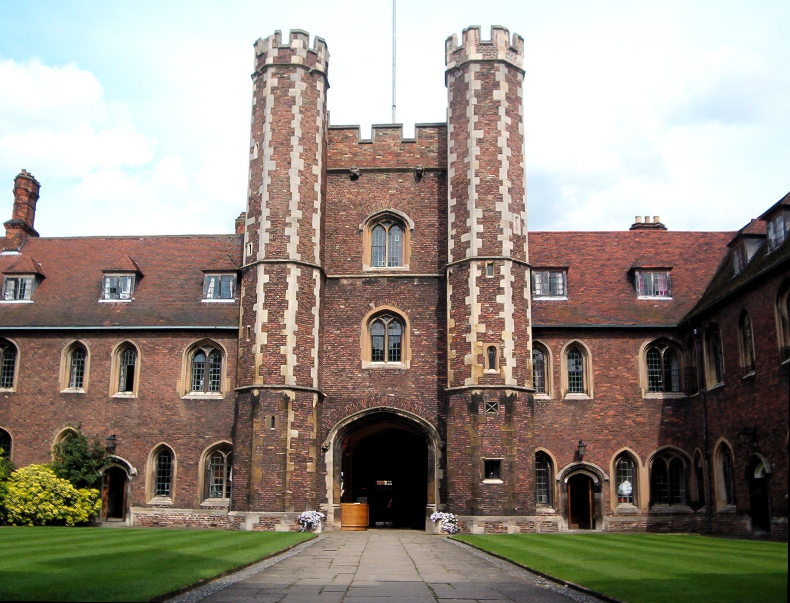 File:Cambridge Queens' Gatehouse.JPG - Wikimedia Commons