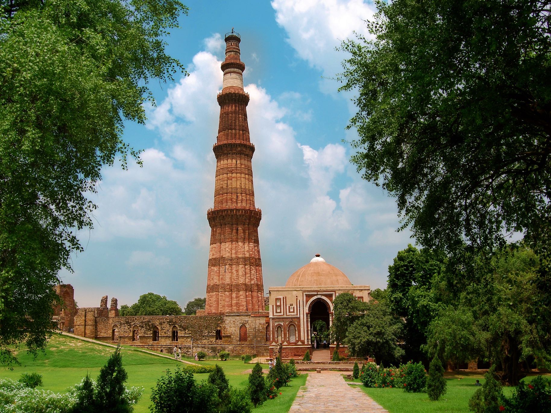 Qutub Minar in Delhi | Archaeological Site in Delhi | Things to do