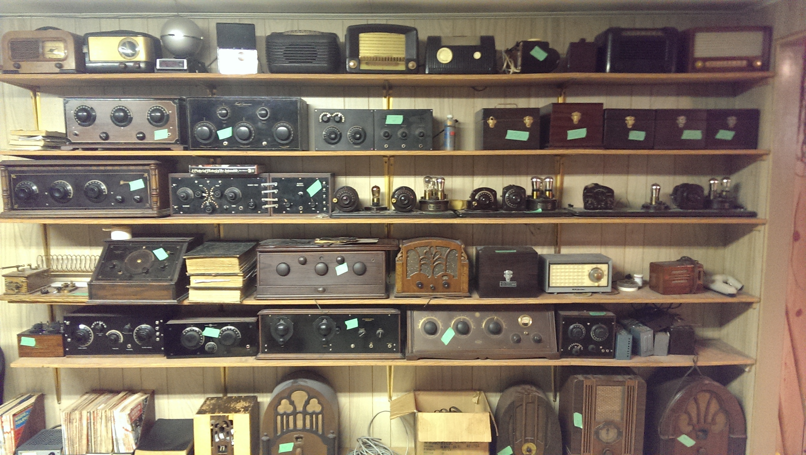 Large radio collection for sale in Calgary - Canadian Vintage Radio ...