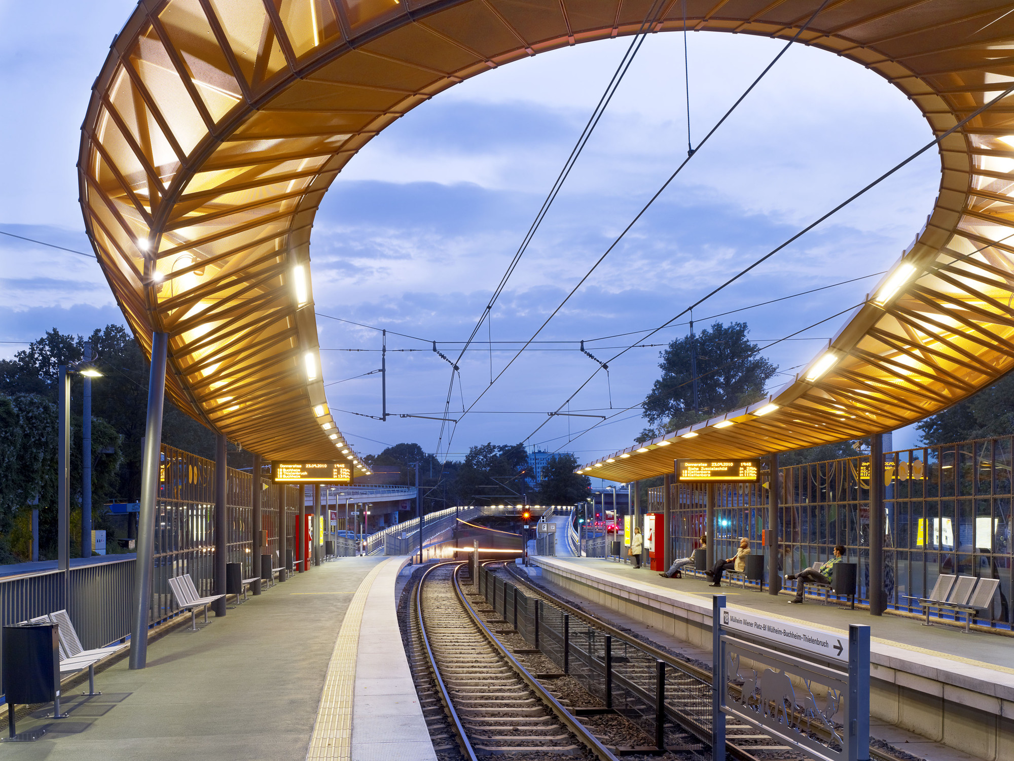 Zoo/Flora Rail Station / RÜBSAMEN+PARTNER | ArchDaily