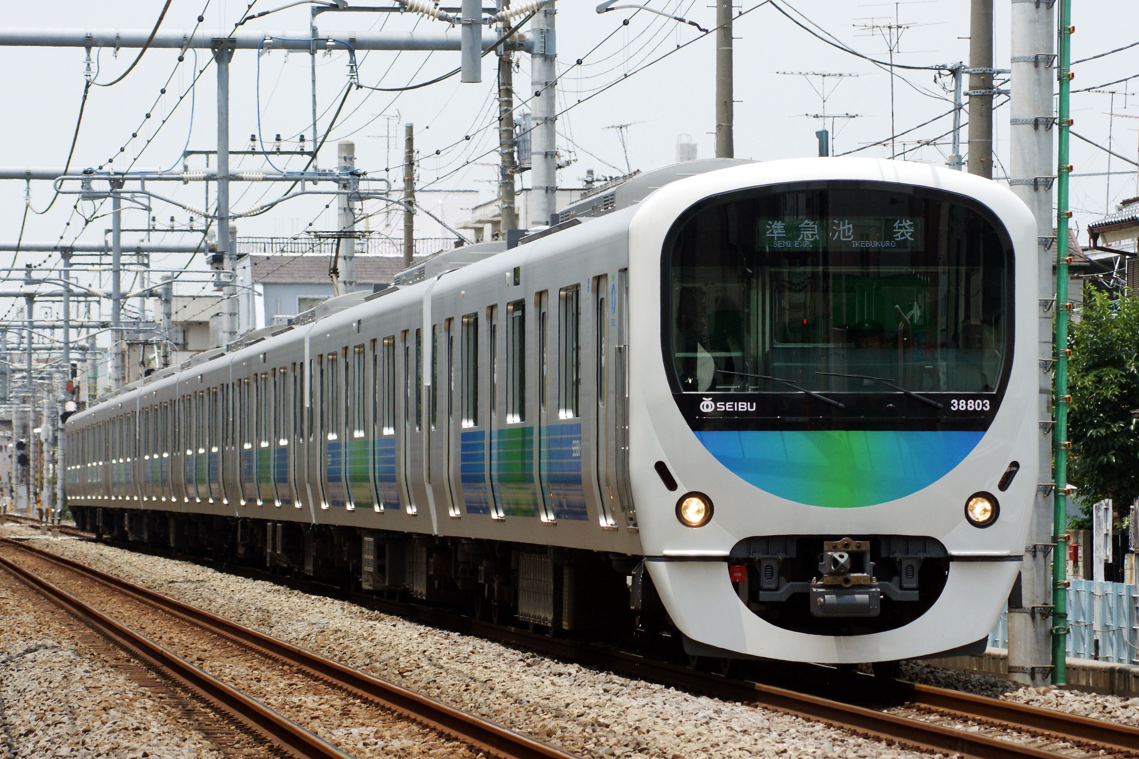 File:Seibu Railway 30000.jpg - Wikimedia Commons