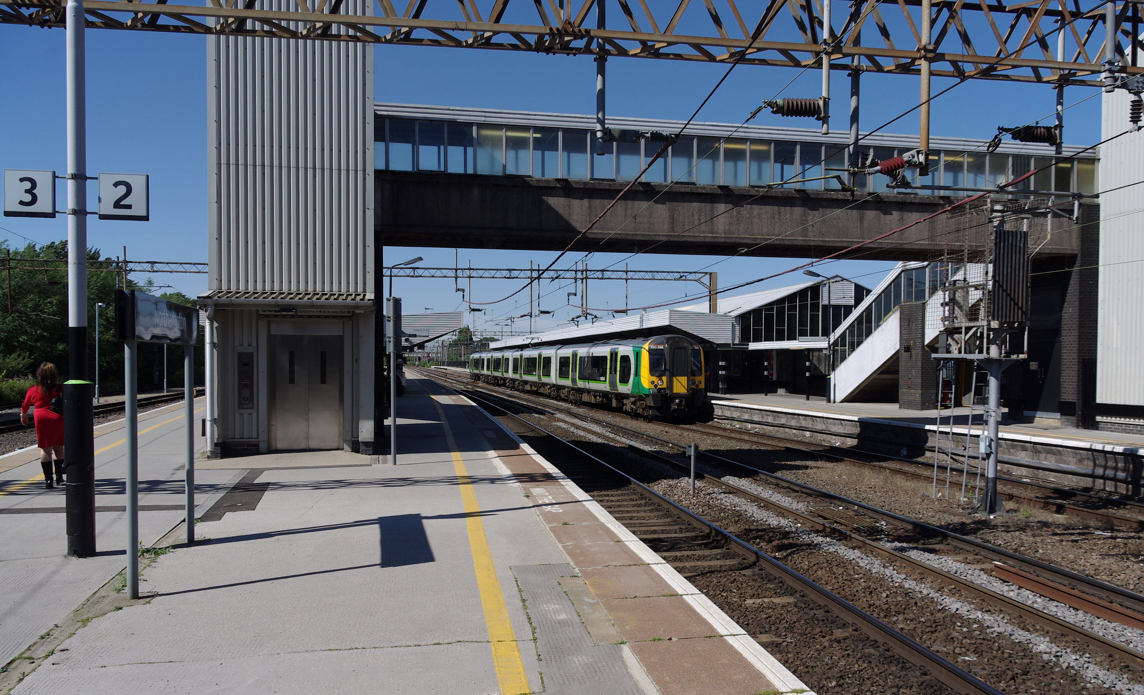 Northampton railway station - Wikipedia