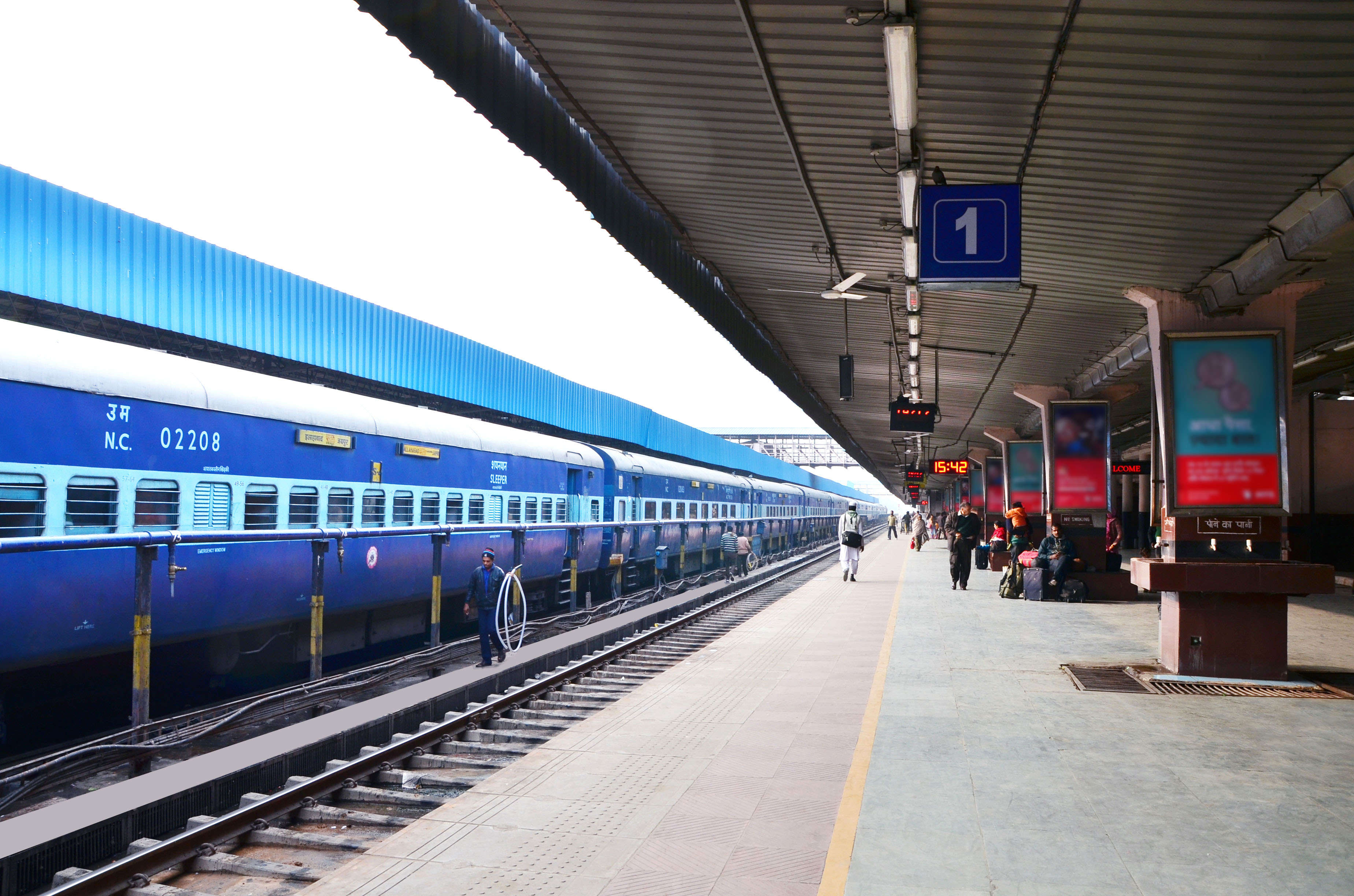 ABB India wins order to install solar inverters at 750 railway ...