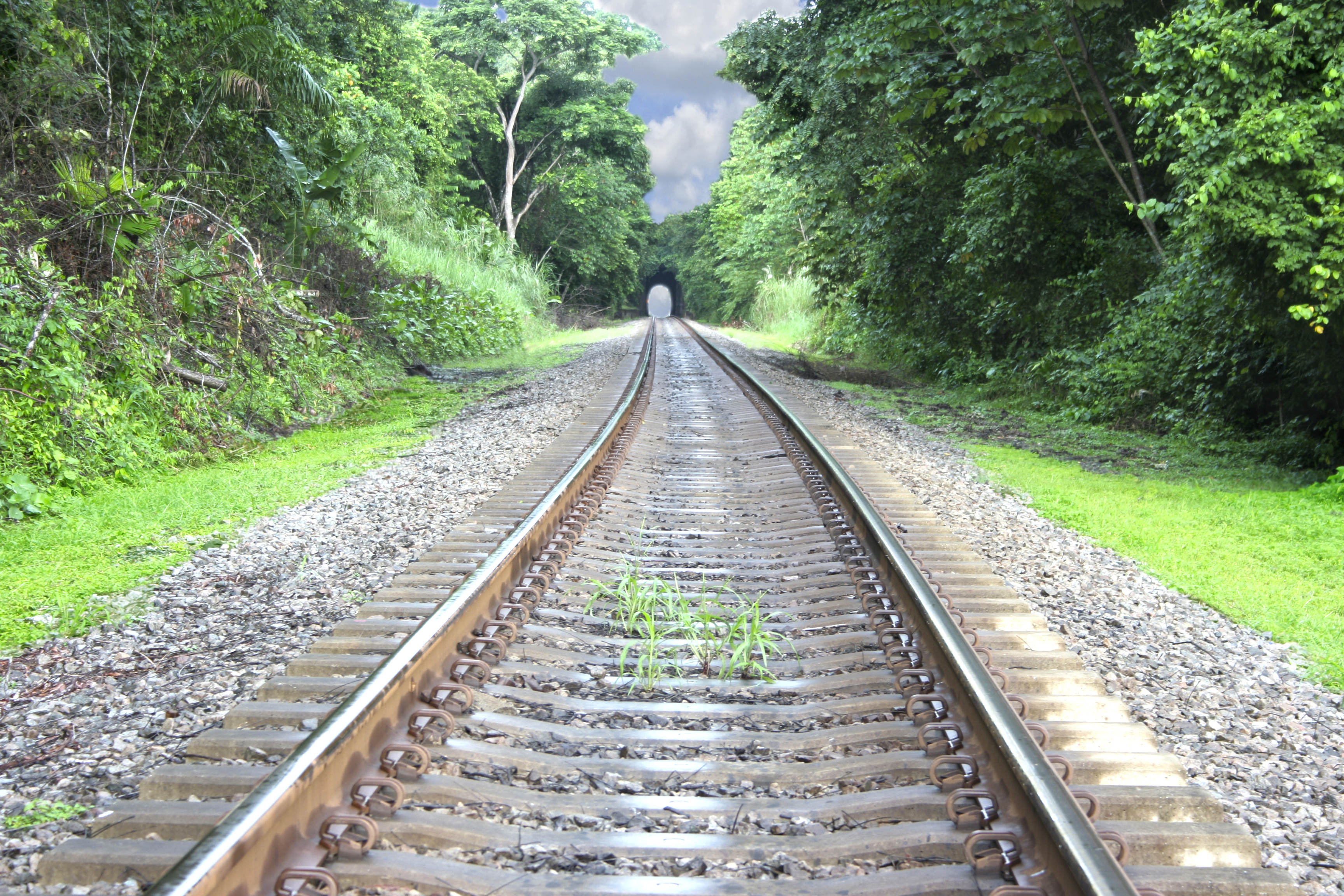 File:Panama Canal Railway, tracks close to the Miraflores Locks.JPG ...