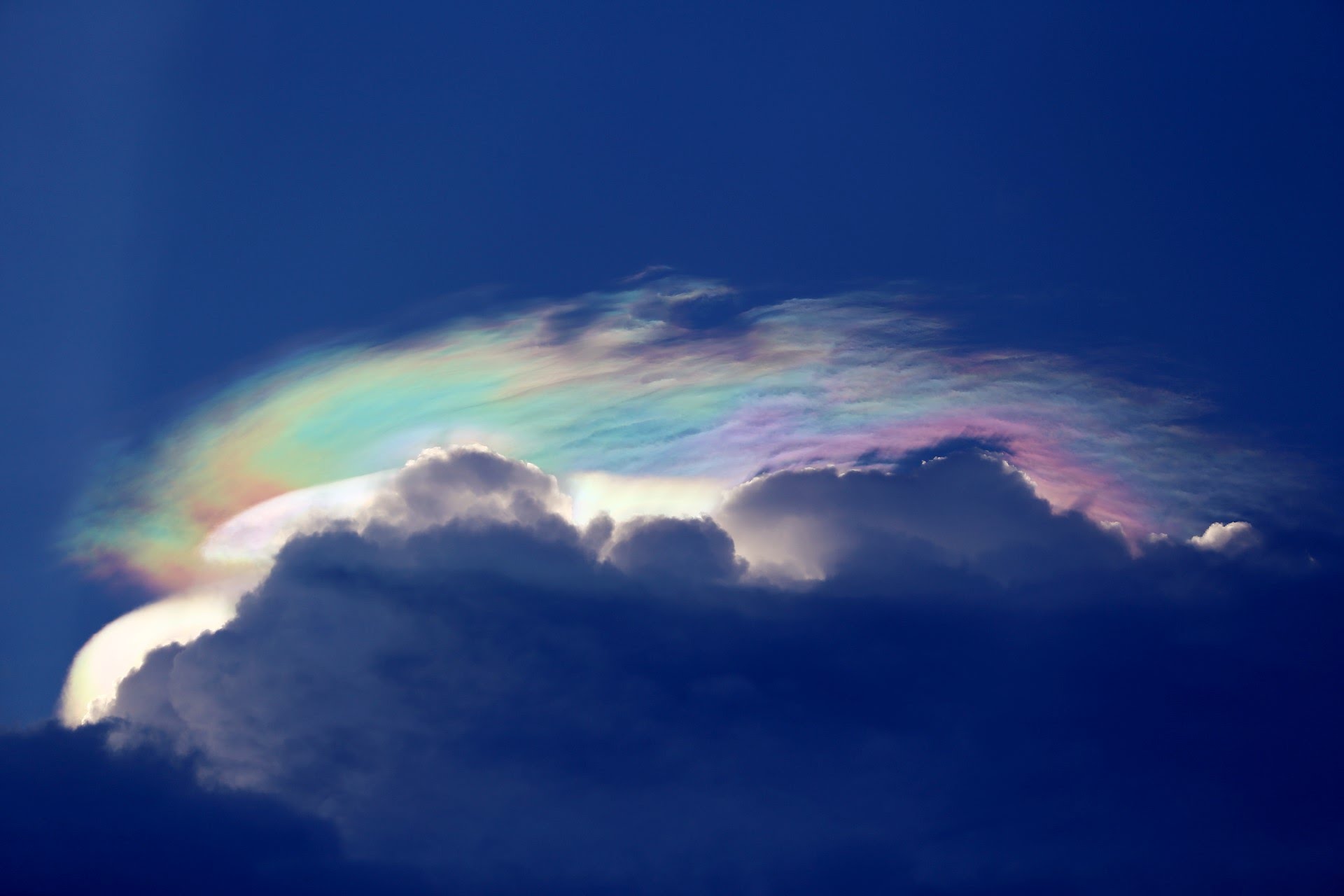 Cloud Iridescence (Rainbow clouds) in Singapore - 30 Jan 2015 - YouTube