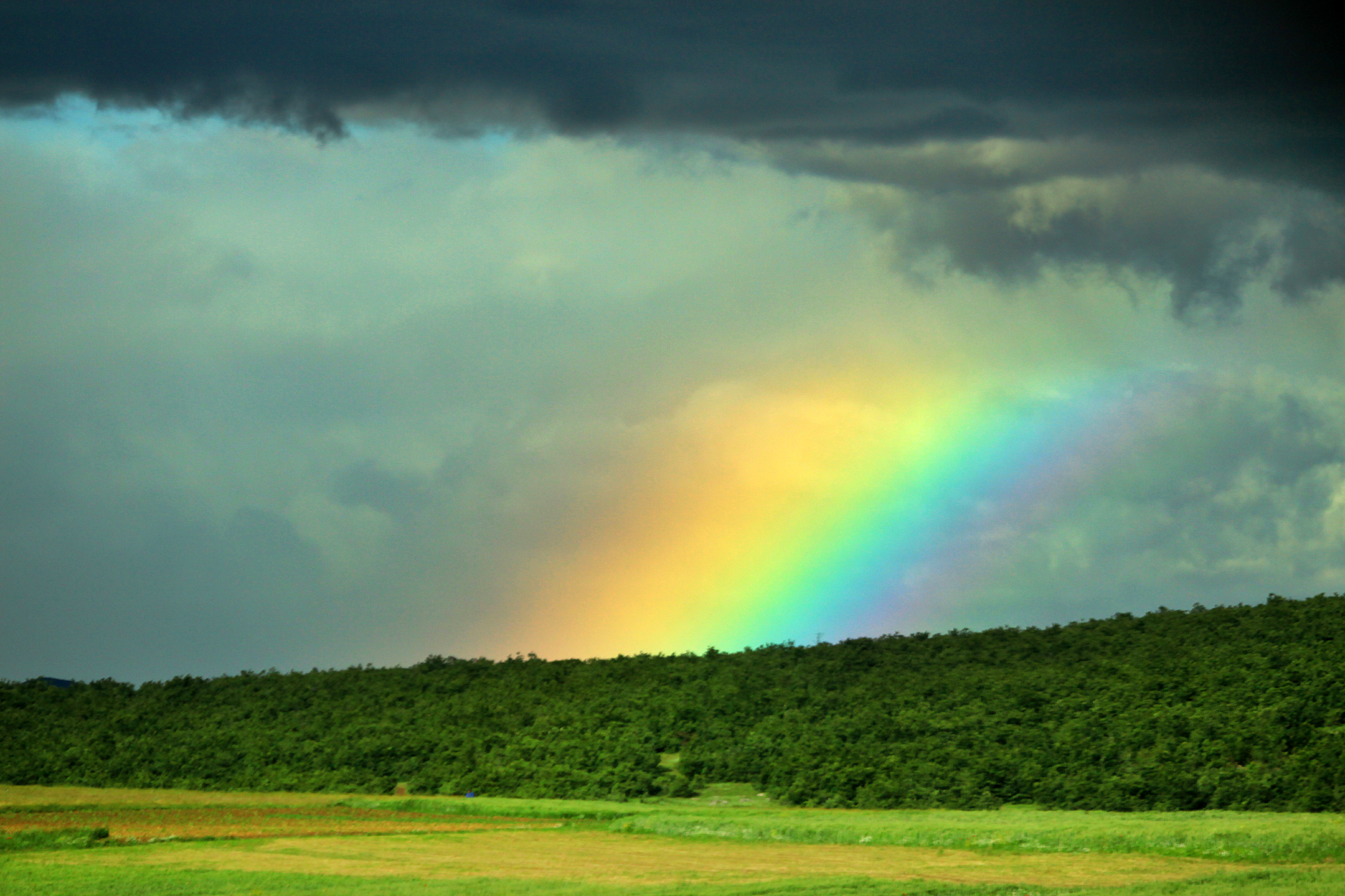 File:Rainbow after storm.jpg - Wikimedia Commons