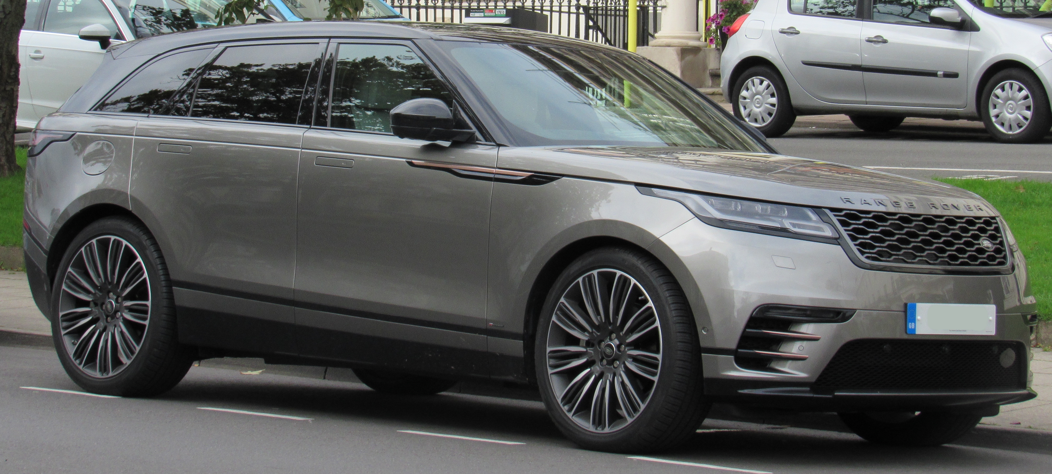 File:2017 Land Rover Range Rover Velar First Edition D3 3.0 Front ...