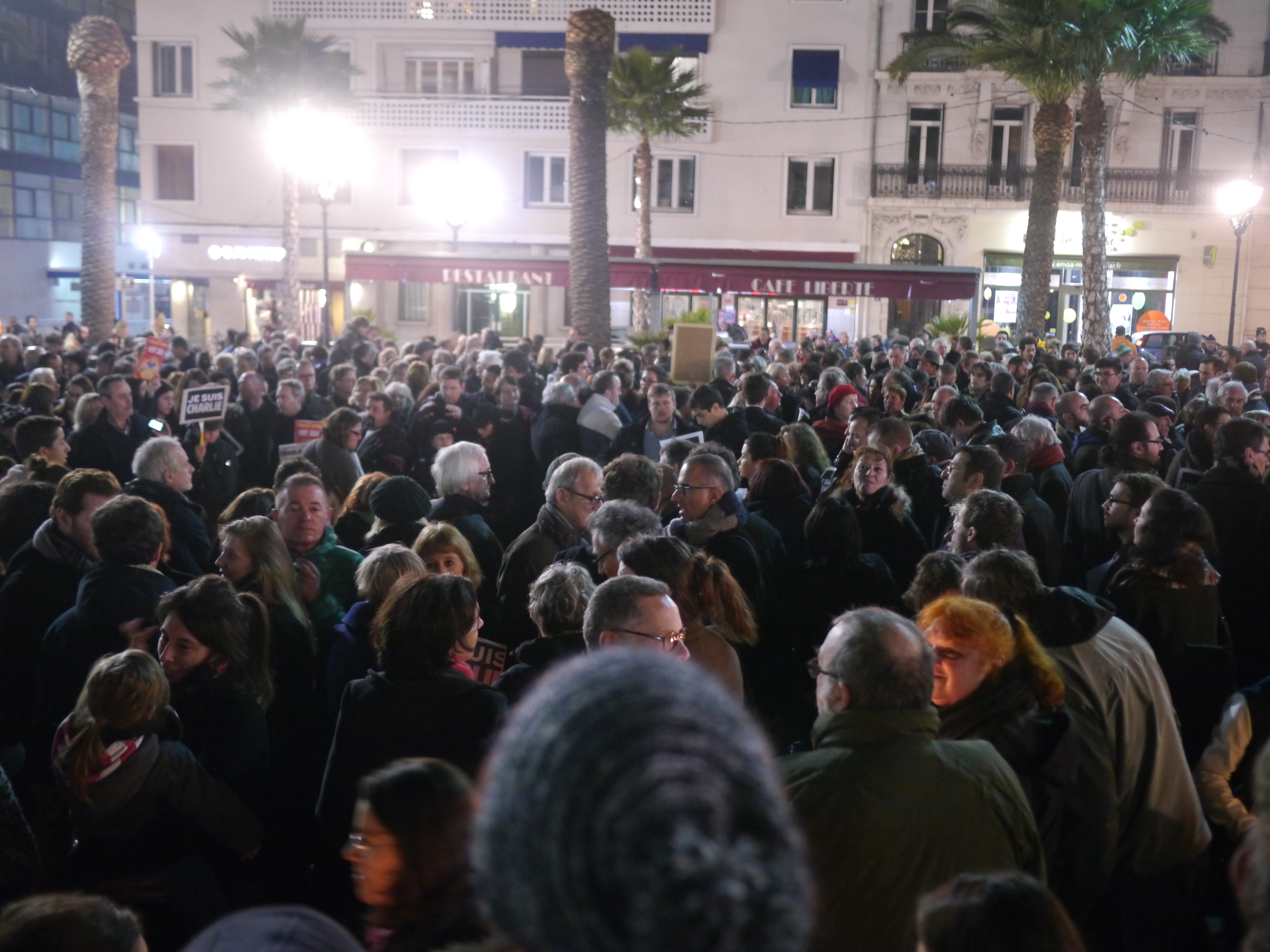 Rassemblement de soutien à charlie hebdo - 7 janvier 2015 - toulon - p1980278 photo