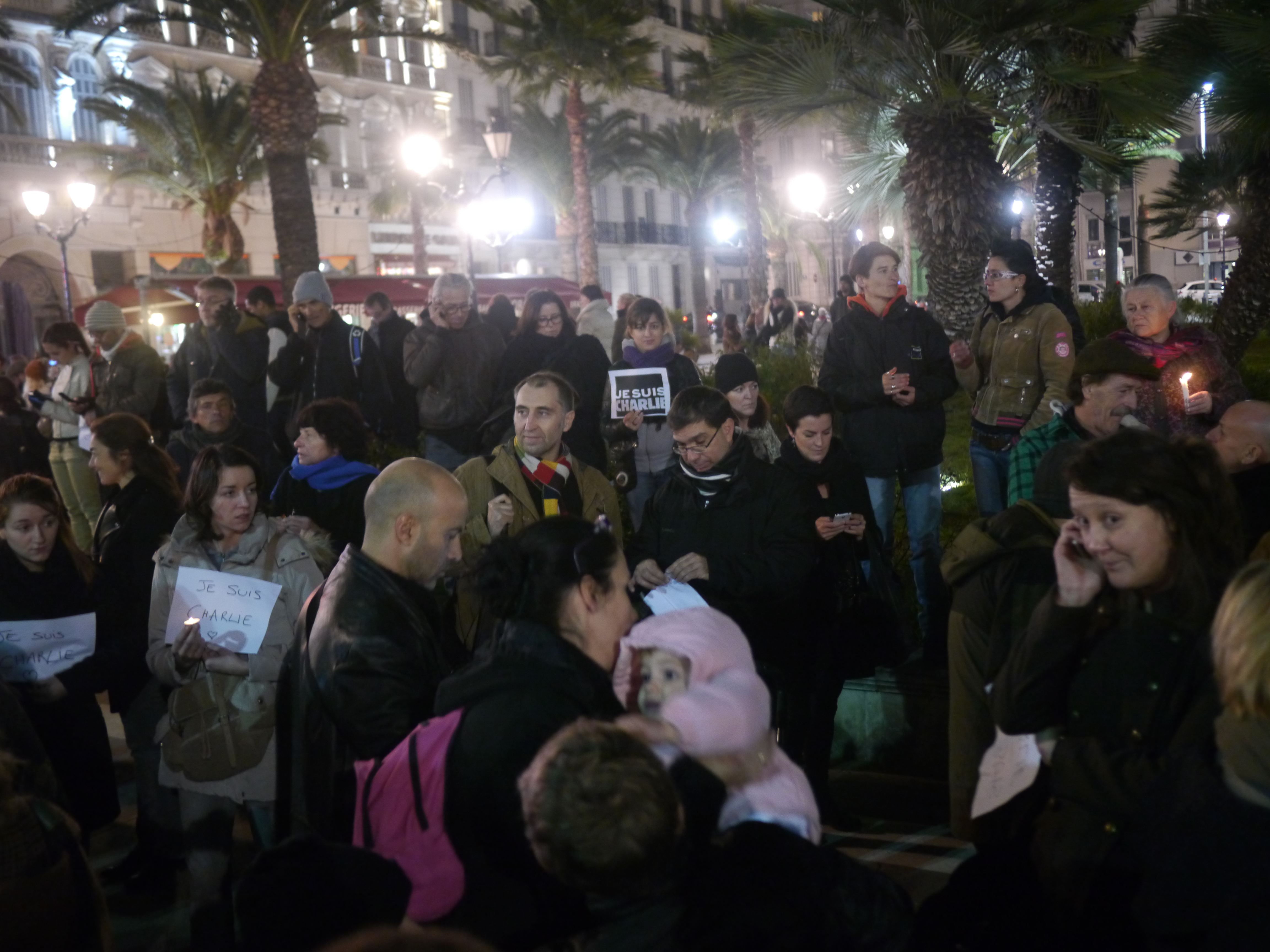 Rassemblement de soutien à charlie hebdo - 7 janvier 2015 - toulon - p1980303 photo