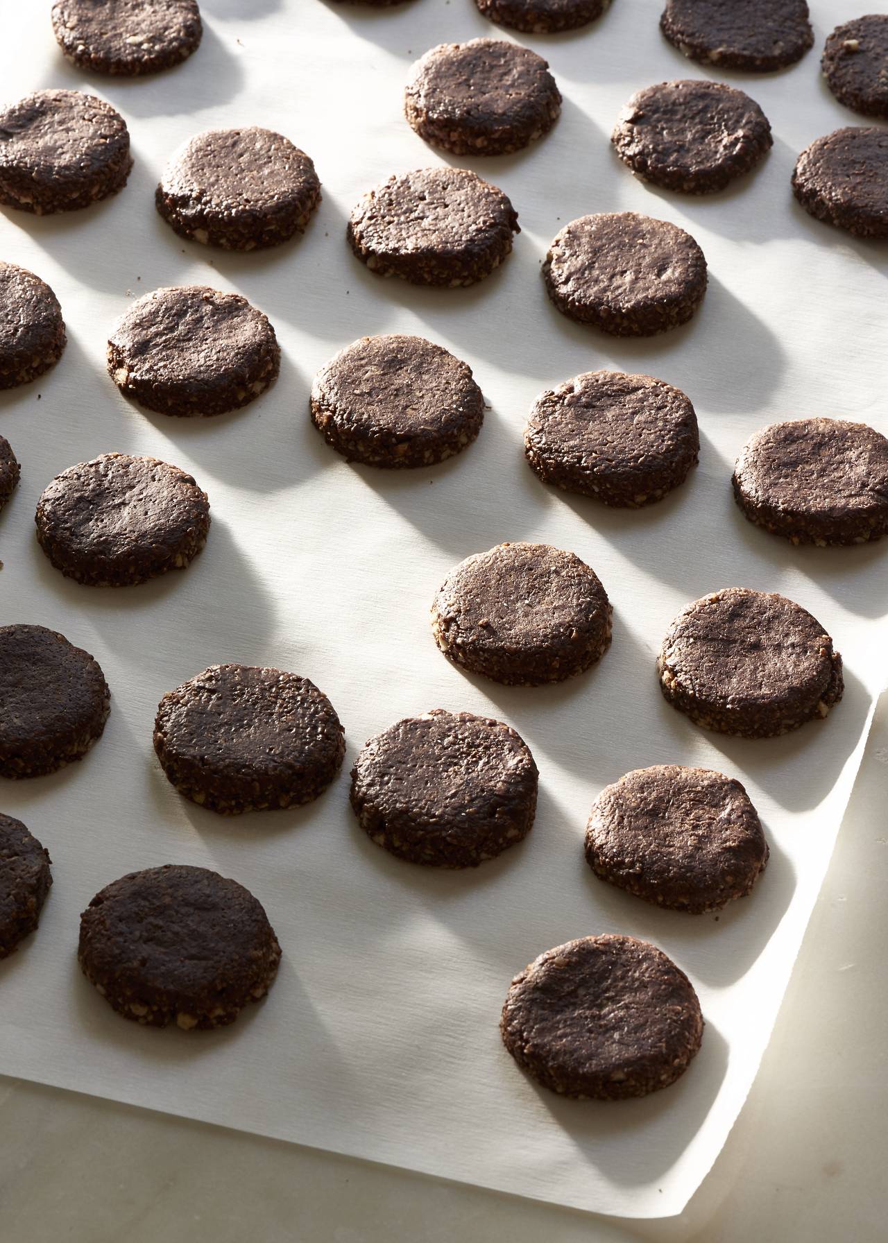 Raw Chocolate Cashew Cookies | Vegan Chocolate Cashew Cookies | The ...