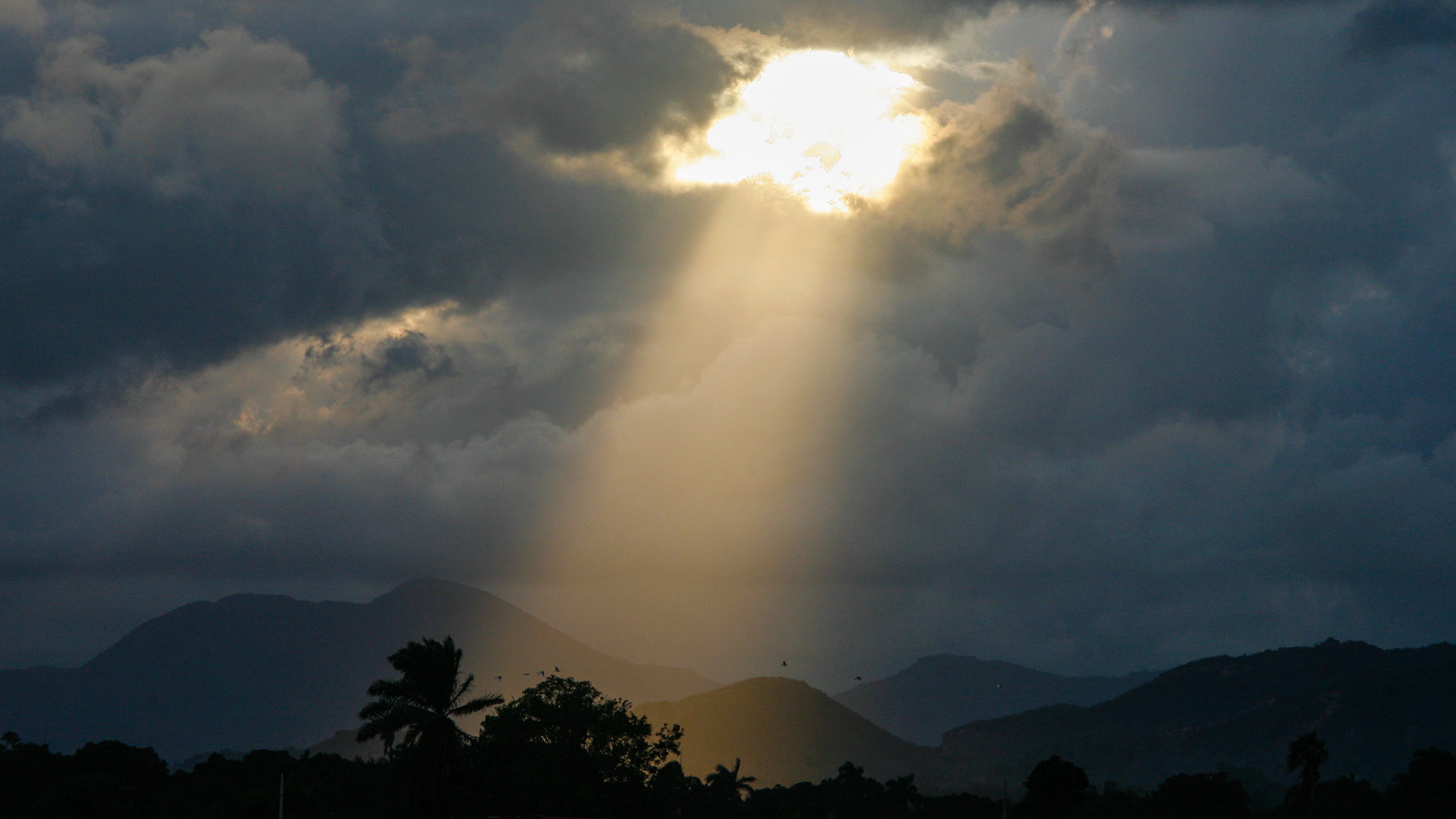 File:Ray of Light on Cap Haitien, Haiti (7908717282).jpg - Wikimedia ...