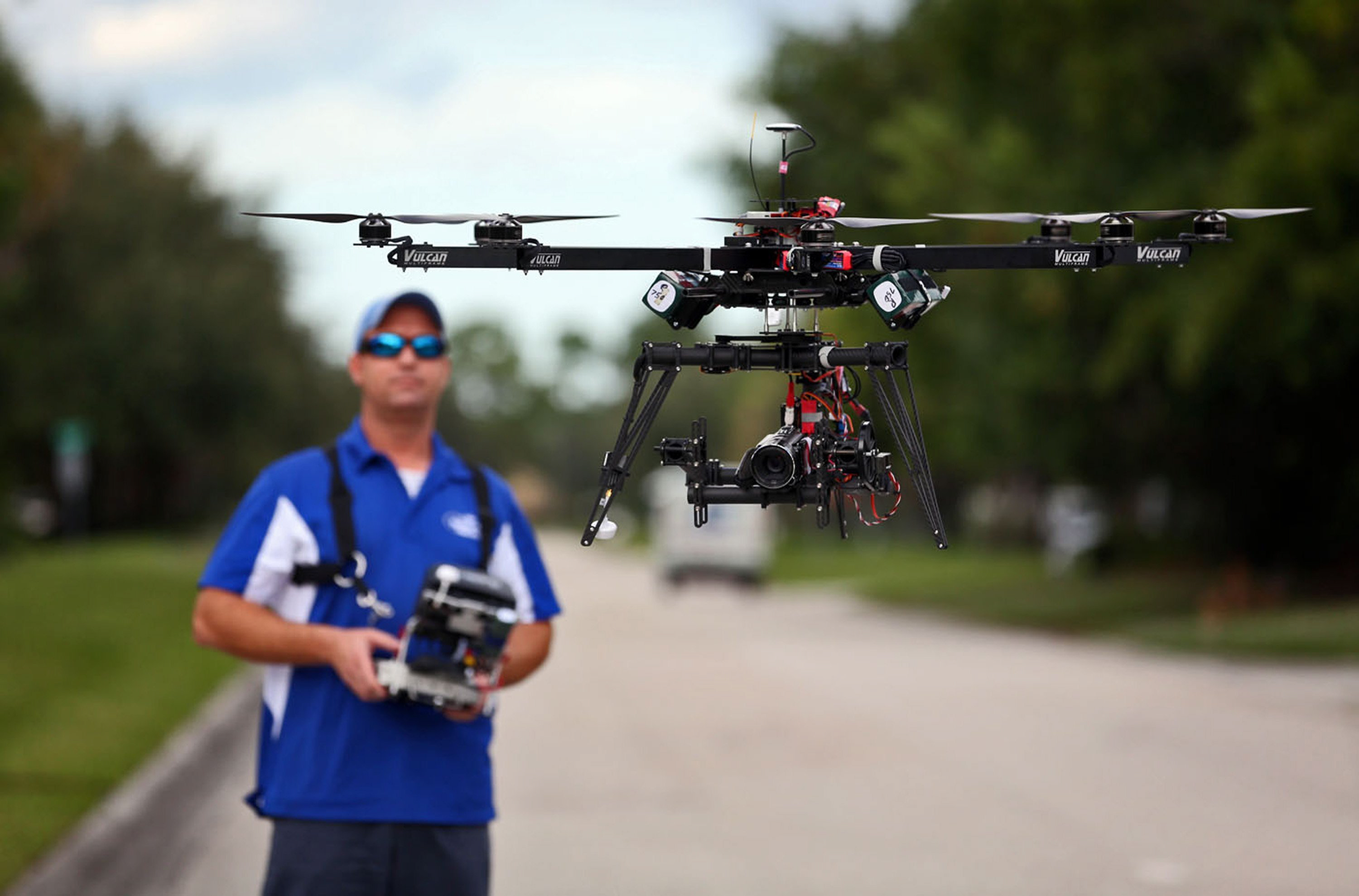 Don't want drones to creep up on you? Use a drone detector