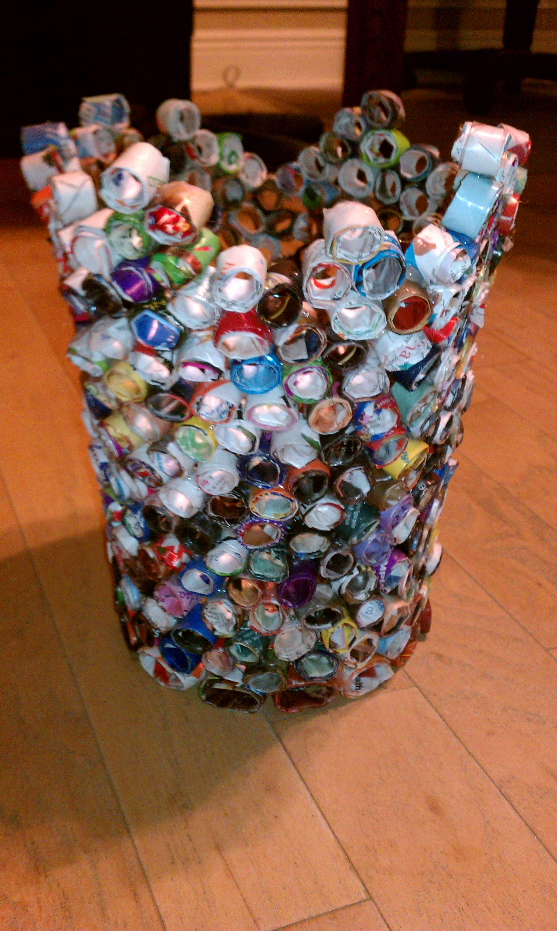 Recycled magazine trash can – How To | Jamie Dunbar Designs