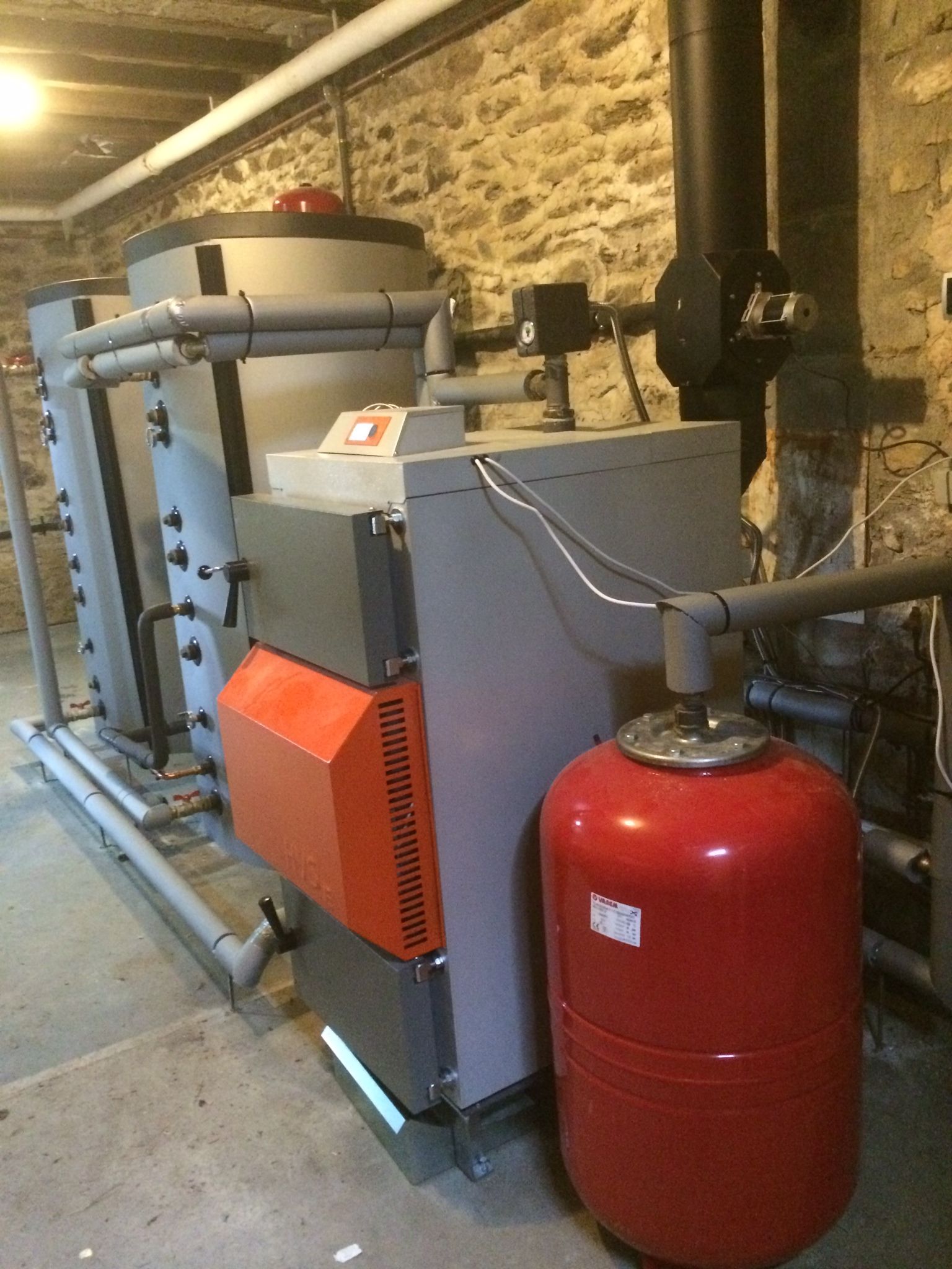 Install of a 40kw Solarbayer HVS wood gasification boiler linked to ...