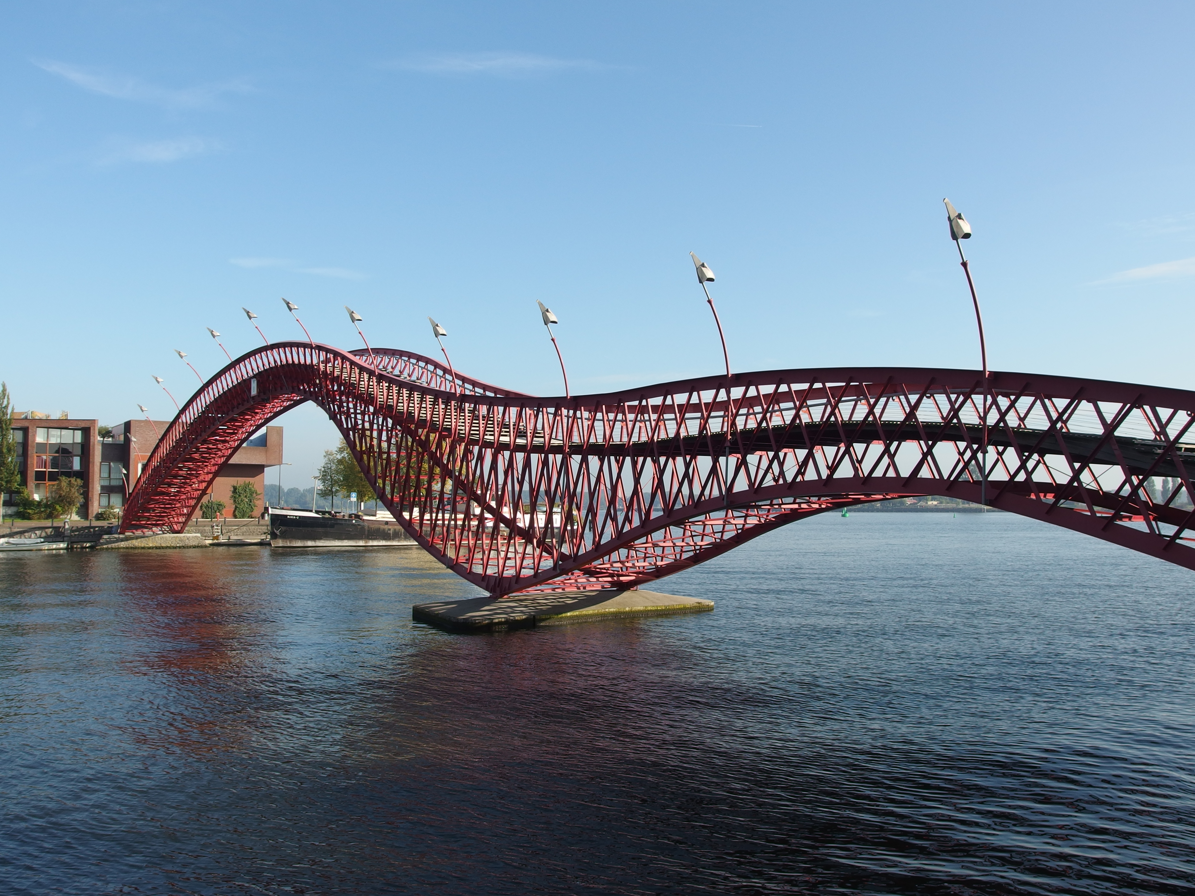 File:Red bridge (21953792562).jpg - Wikimedia Commons