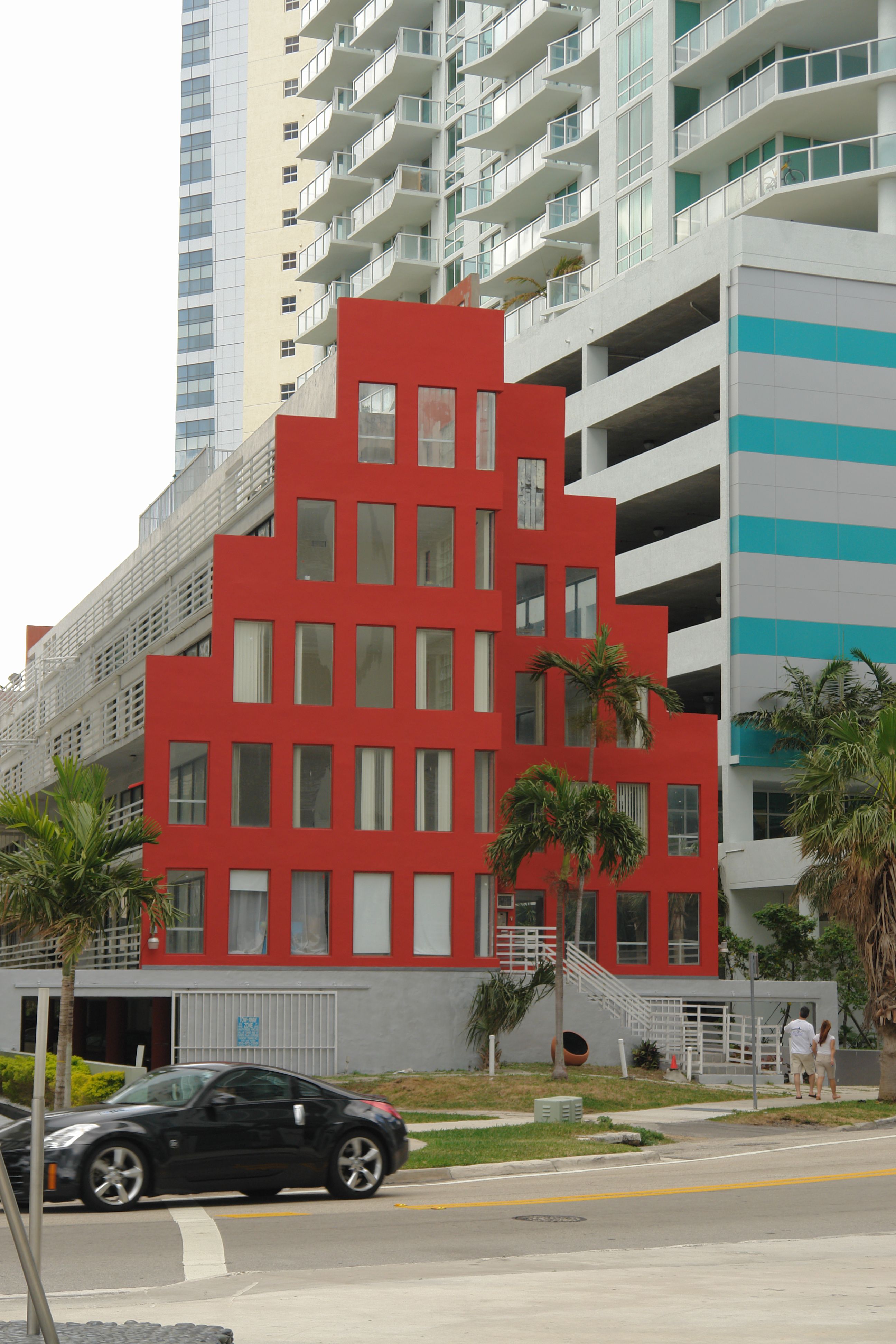 File:Miami-Financedistrict-red-building.jpg - Wikimedia Commons
