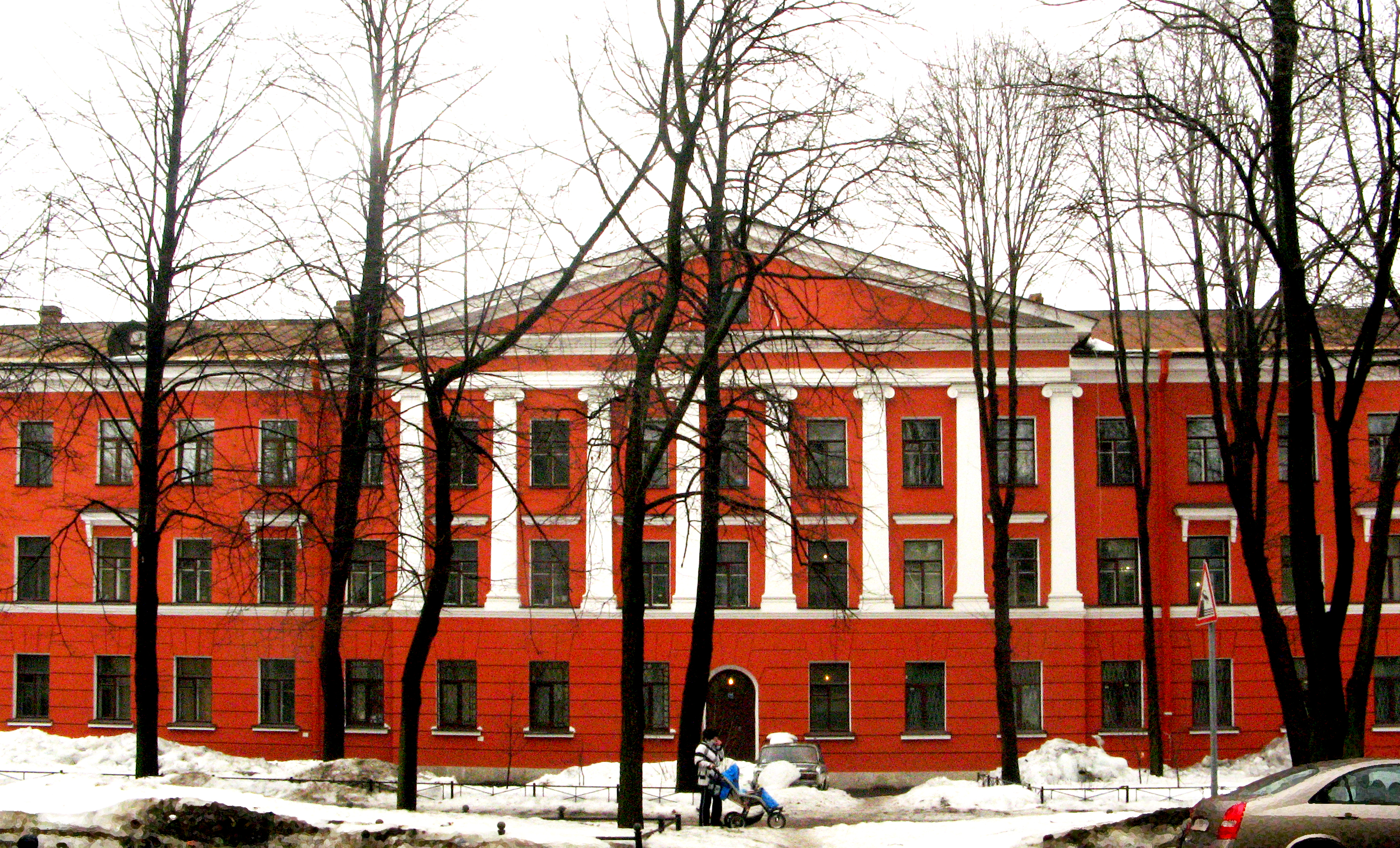 File:Red-white building 1 at 20 Linia V O.jpg - Wikimedia Commons