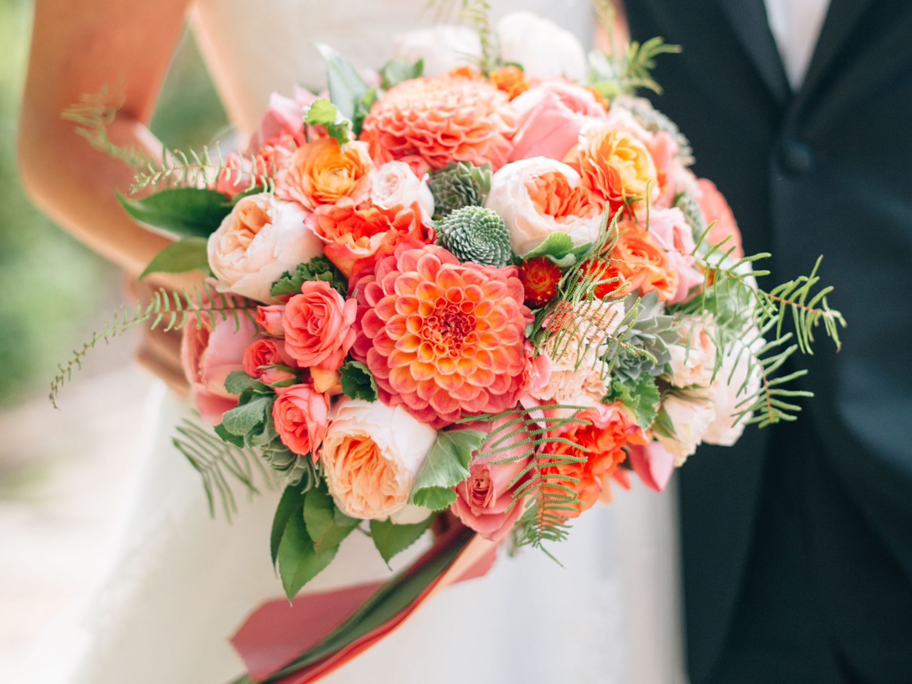 Wedding Flower Guide With Season, Color and Price Details