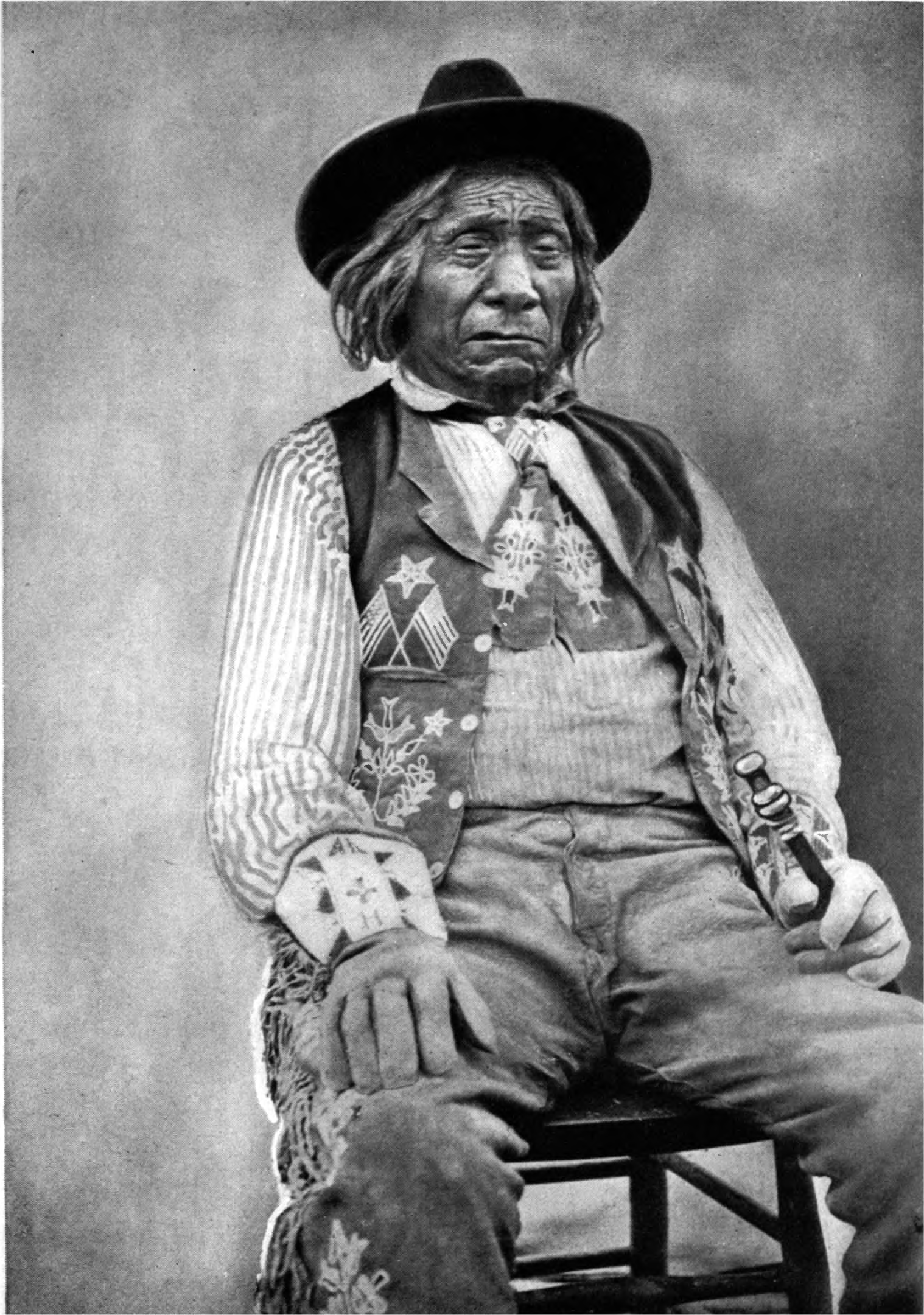 File:Red Cloud, the Old-time Warrior, Totally blind, 1903.png ...