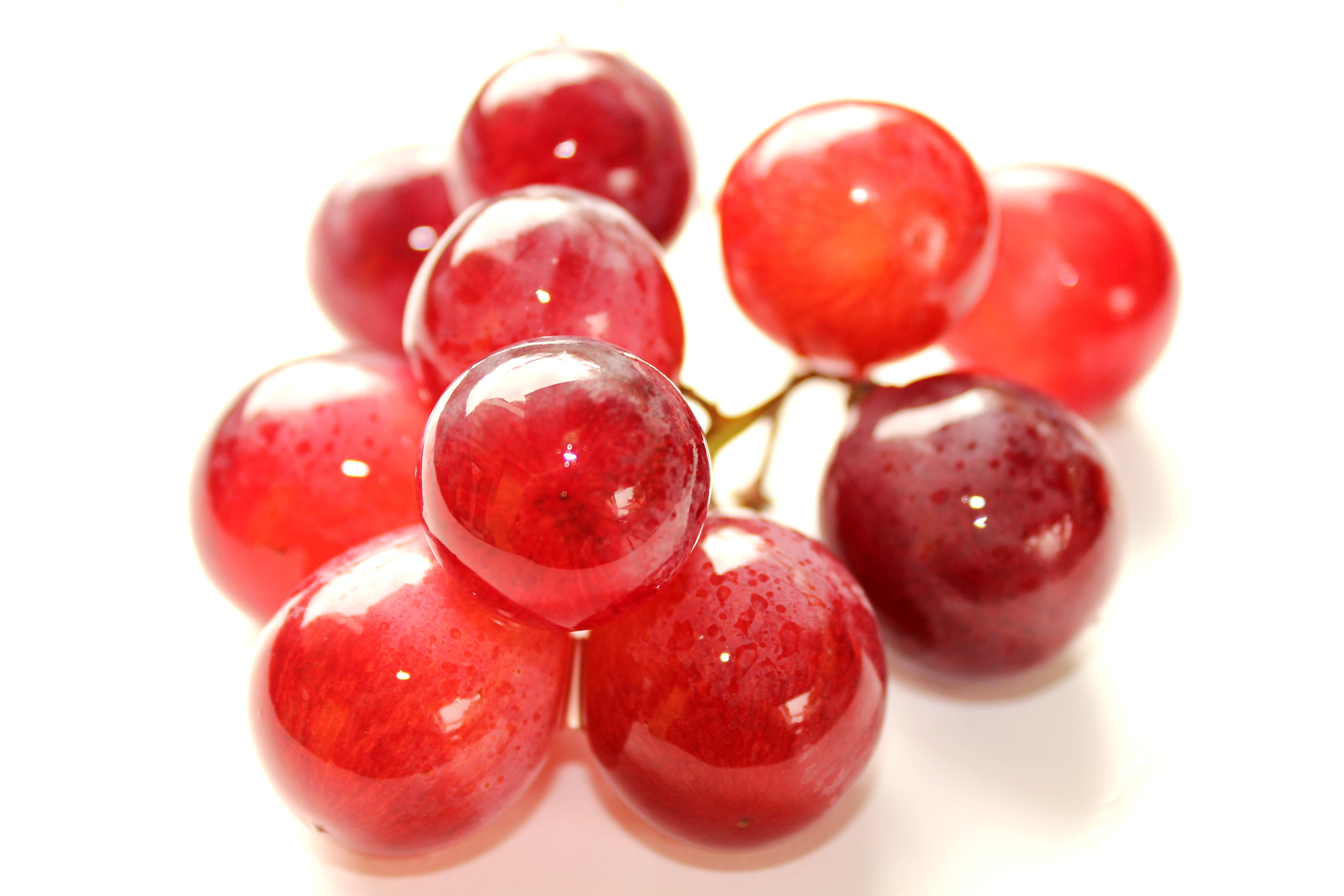 Red Globe grapes isolated on white, Antioxidants, Nutrient, White, Wet, HQ Photo