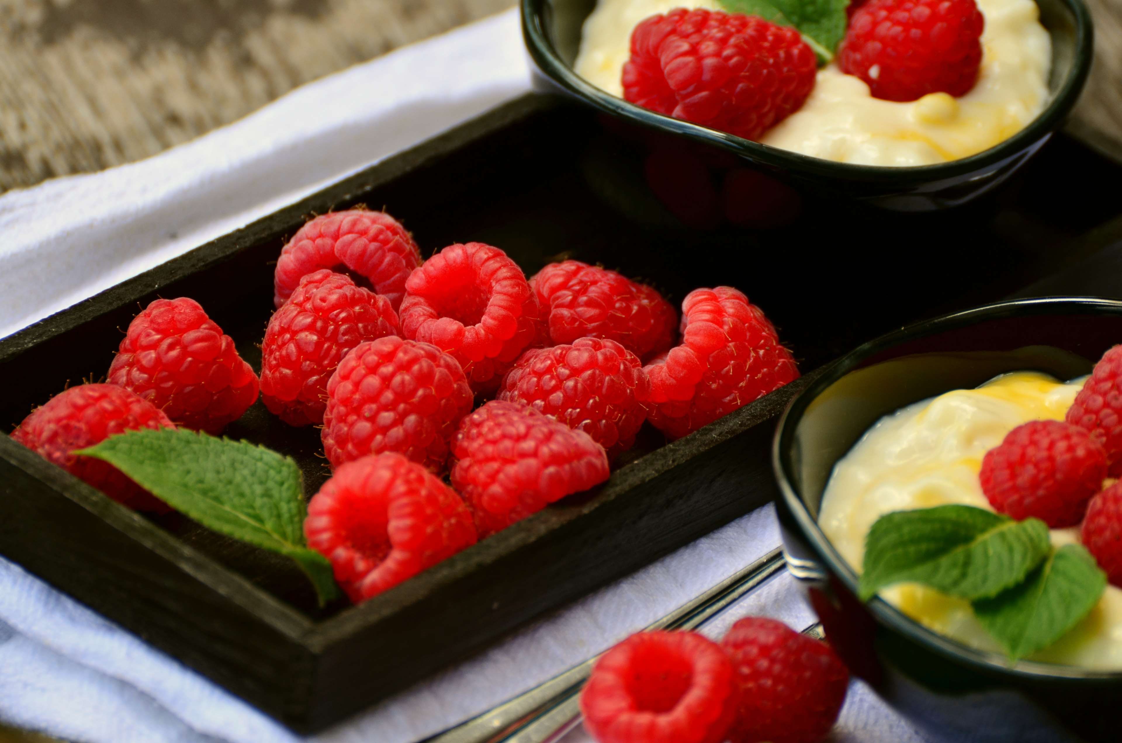 berries #frisch #fruits #pudding #raspberries #red #ripe #still life ...