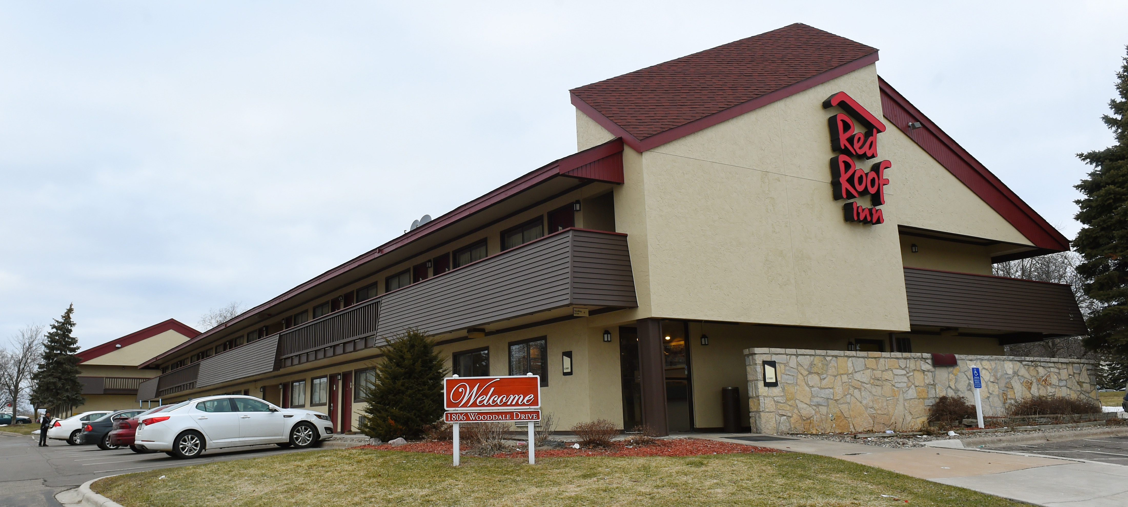 Woodbury's Red Roof Inn — low rates, high crime – Twin Cities