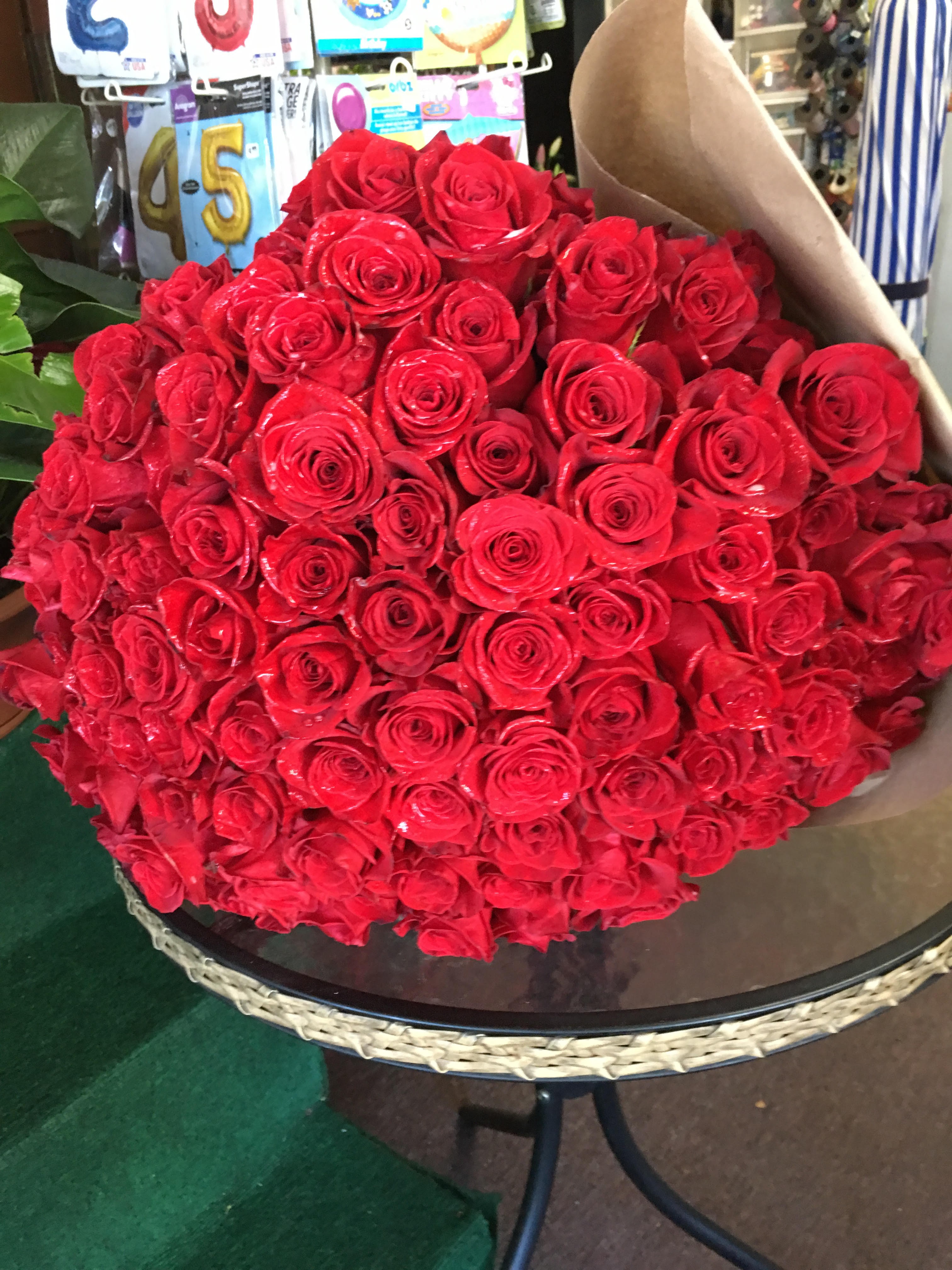 100 Red Roses Hand-bouquet in Los Angeles, CA | Highland Park Florist
