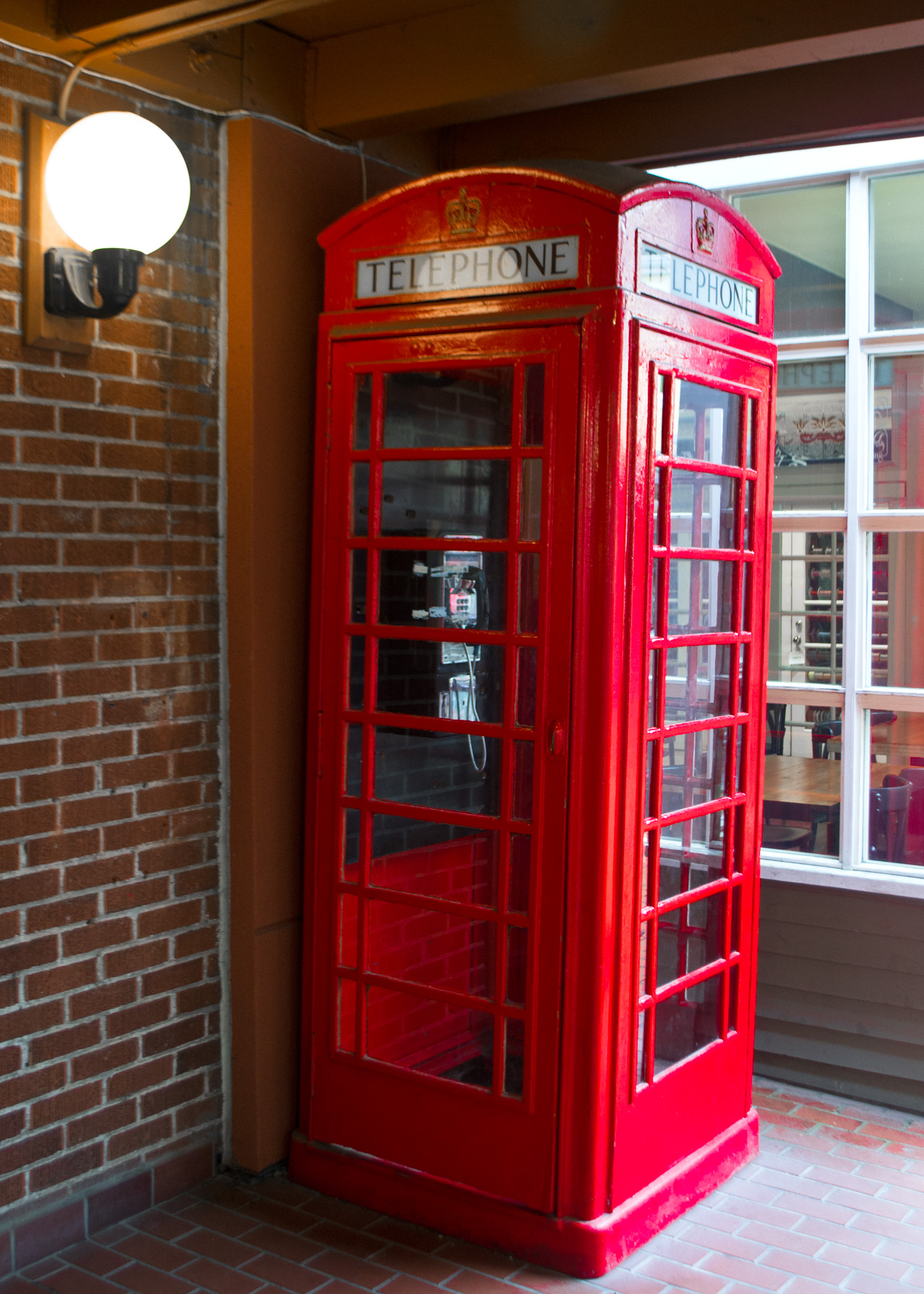 File:Red Telephone Box.jpg - Wikimedia Commons
