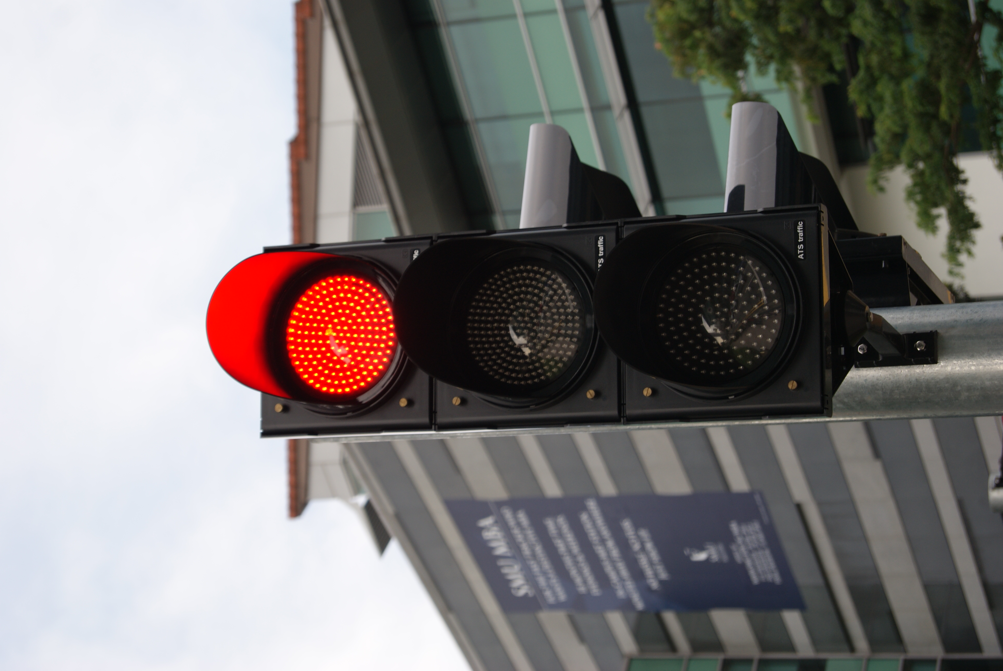 File:Red traffic signal, Stamford Road, Singapore - 20111210-02.jpg ...