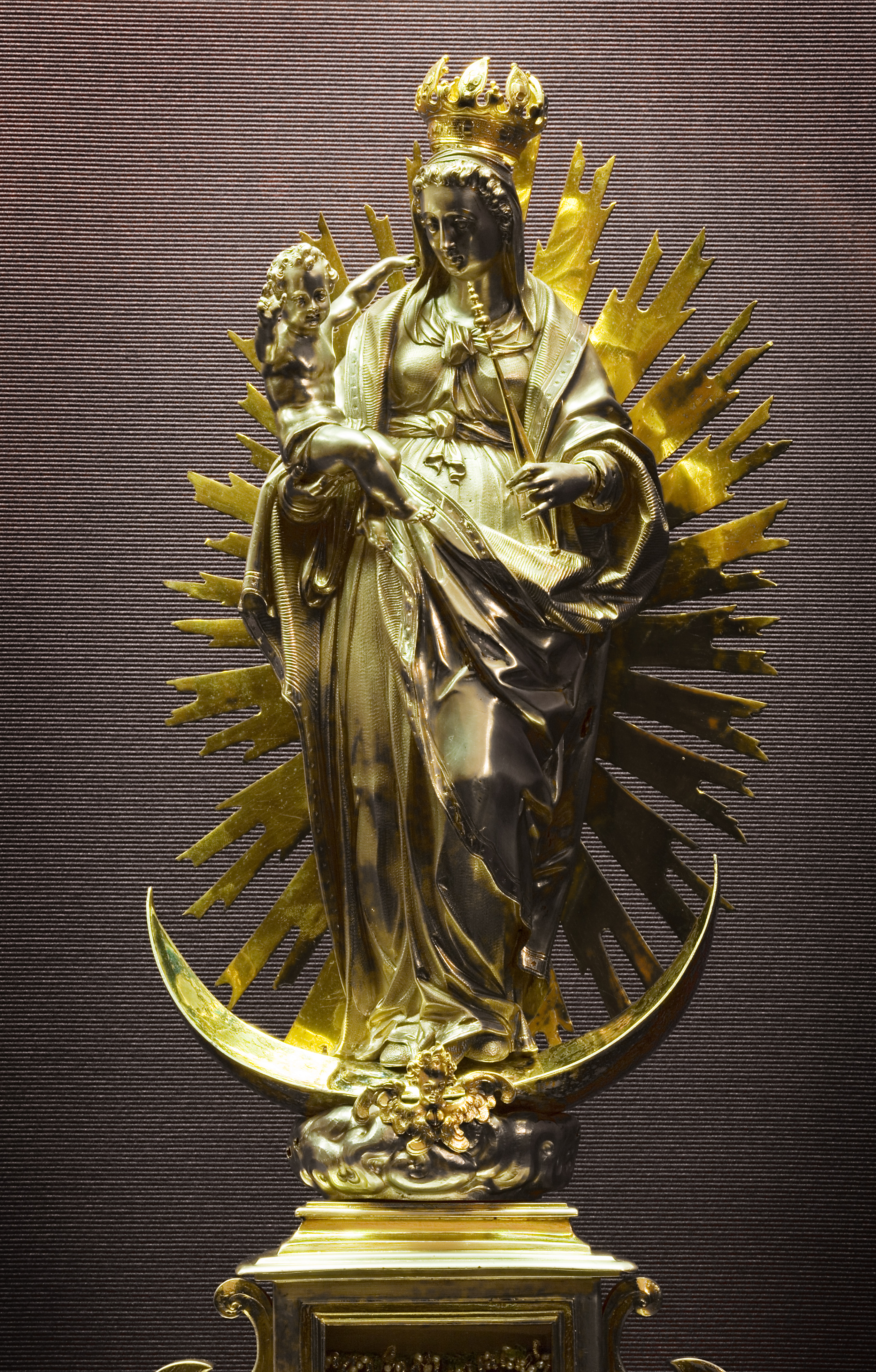 File:Vienna - Baroque gold religious sculpture Virgin Mary - 6367 ...