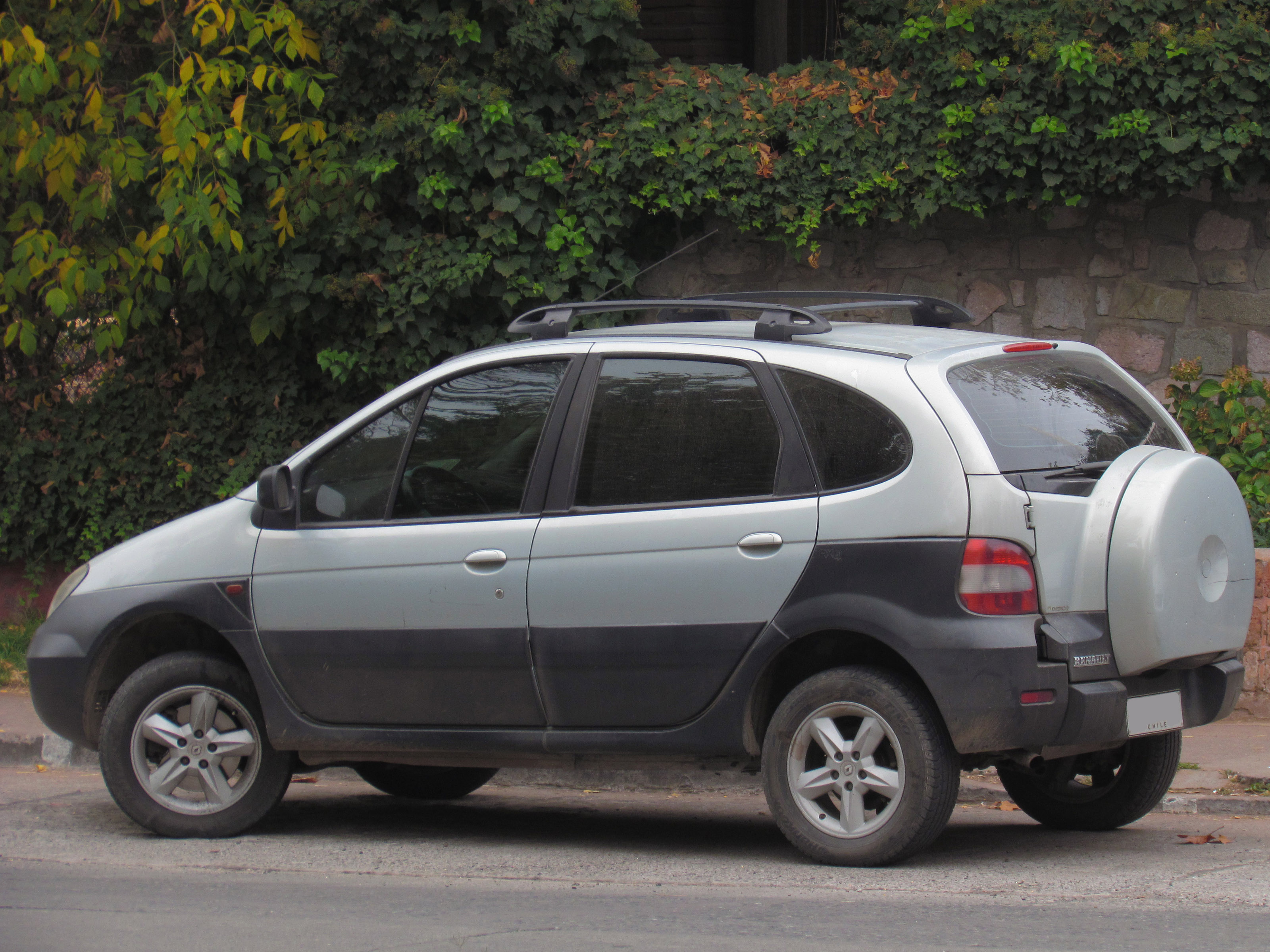 File:Renault Scenic RX4 1.9 dCi RXE 2003 (15419248700).jpg ...
