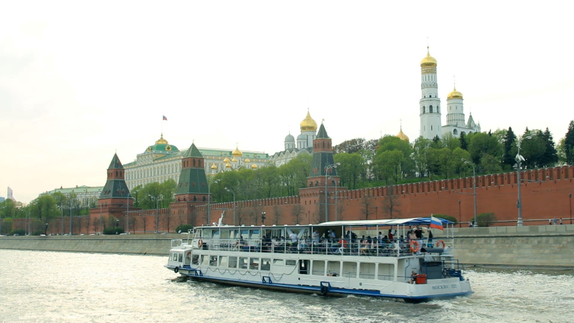 Moskva River Boat Trip by The Center of Moscow. 