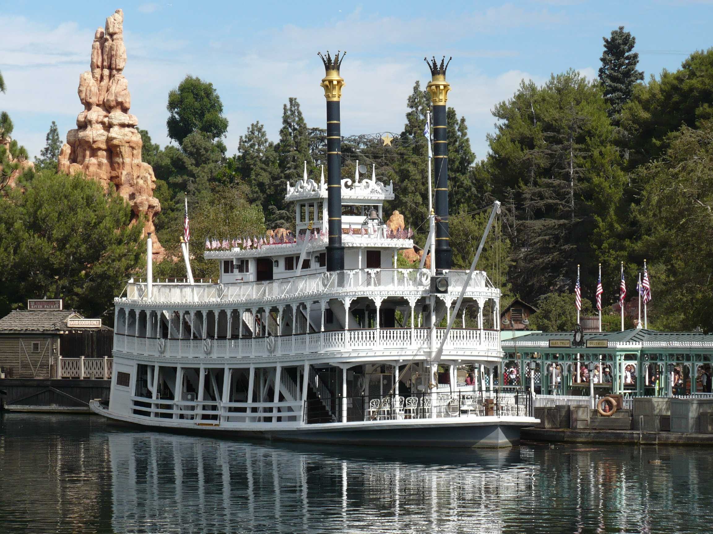 Disneyland Mark Twain Riverboat Old Full Ride POV - YouTube