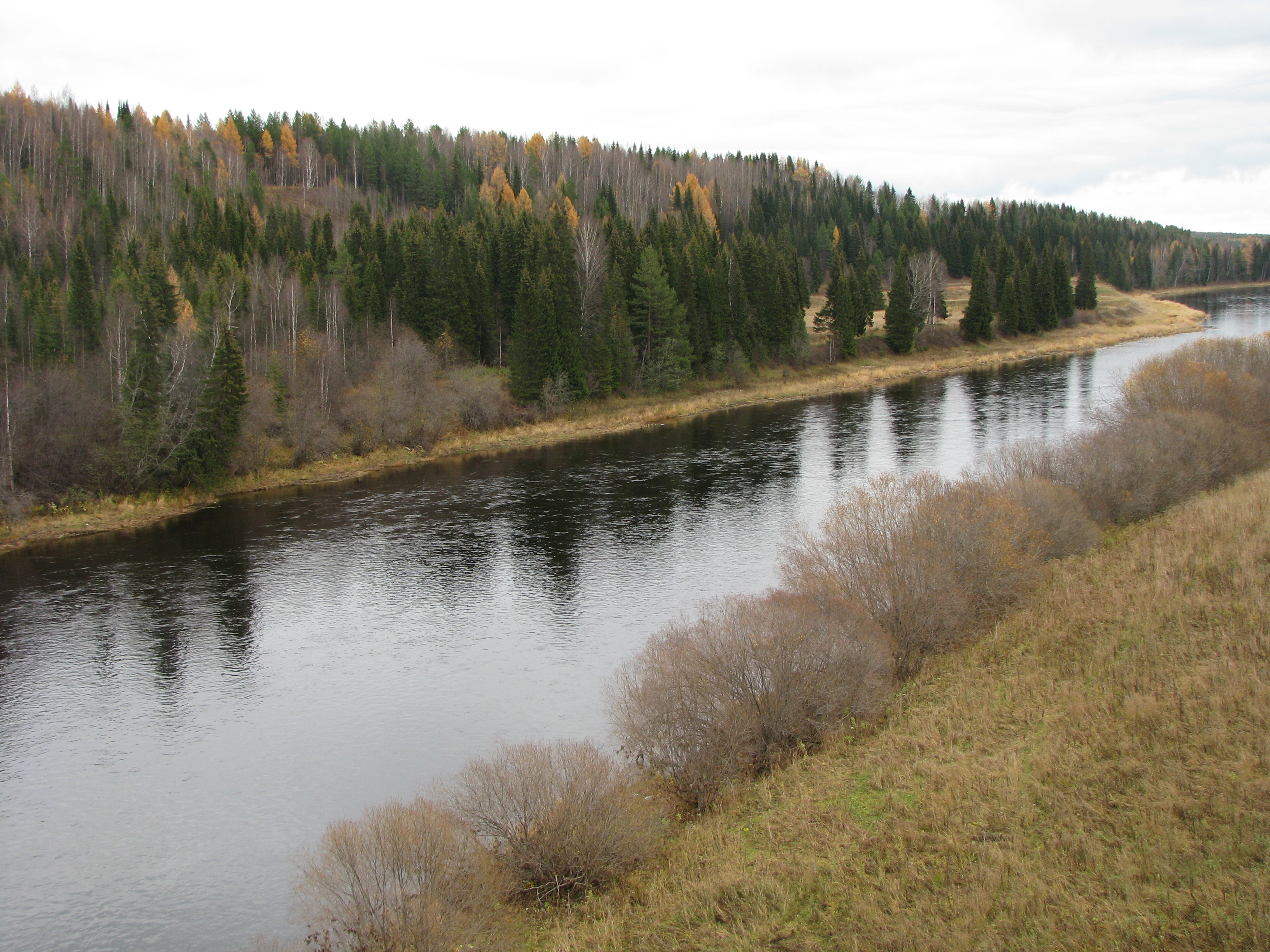 File:Ukhta River View from the road Ukhta-Sosnogorsk.jpg - Wikimedia ...