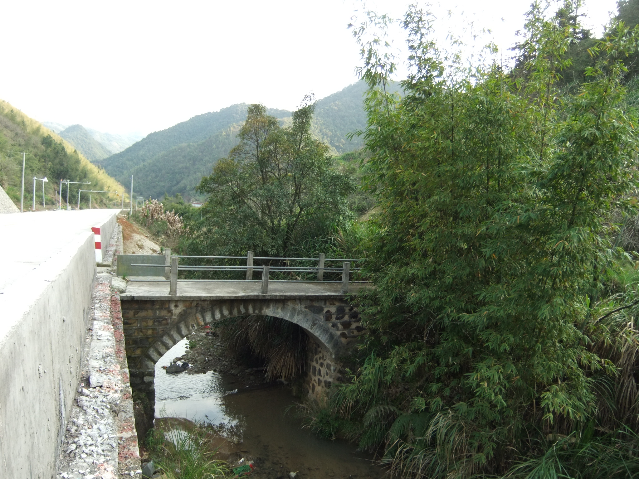 File:Gaotou - roadside bridge - DSCF3106.JPG - Wikimedia Commons