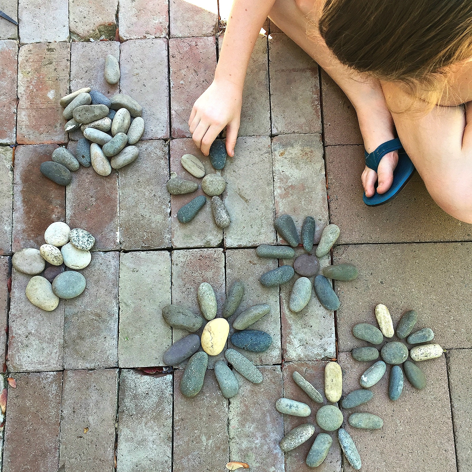 WhiMSy love: DIY: Rock Flower Border