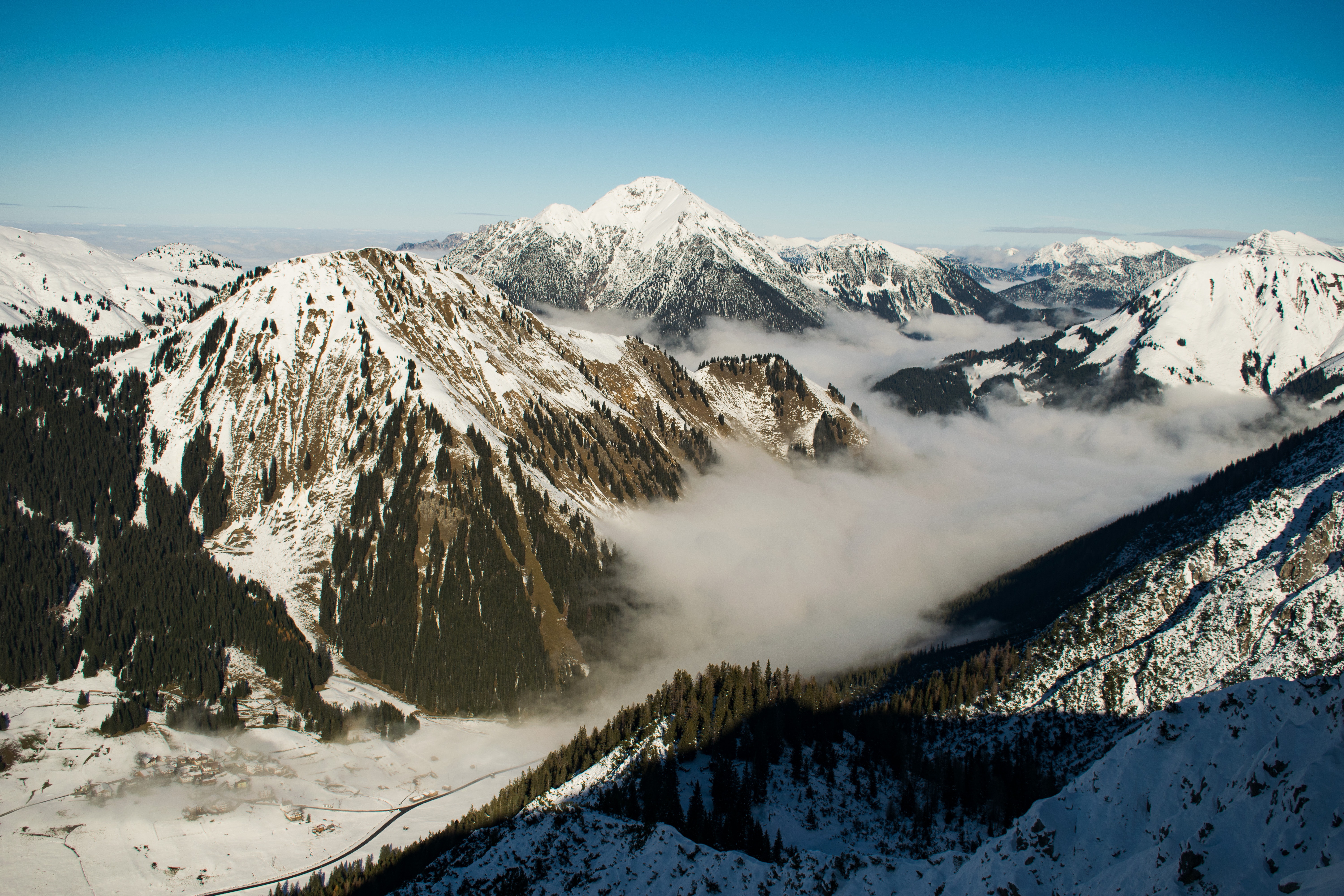 Rocky Mountain With Fog in Daytime Photo, Adventure, Mountain peak, Weather, View, HQ Photo