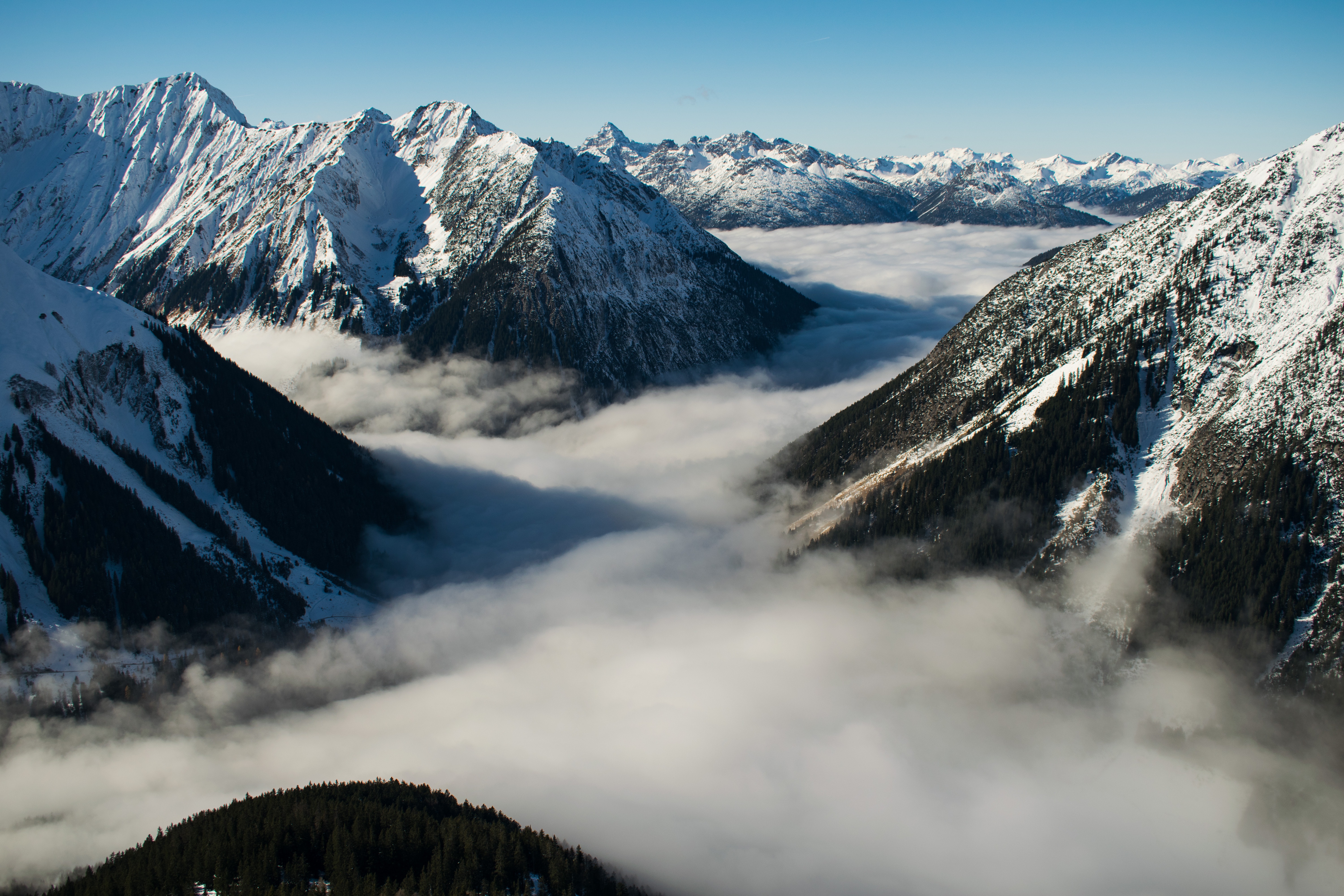 Rocky Mountain With Fog in Daytime Photo, Mountain, Winter, View, Valley, HQ Photo